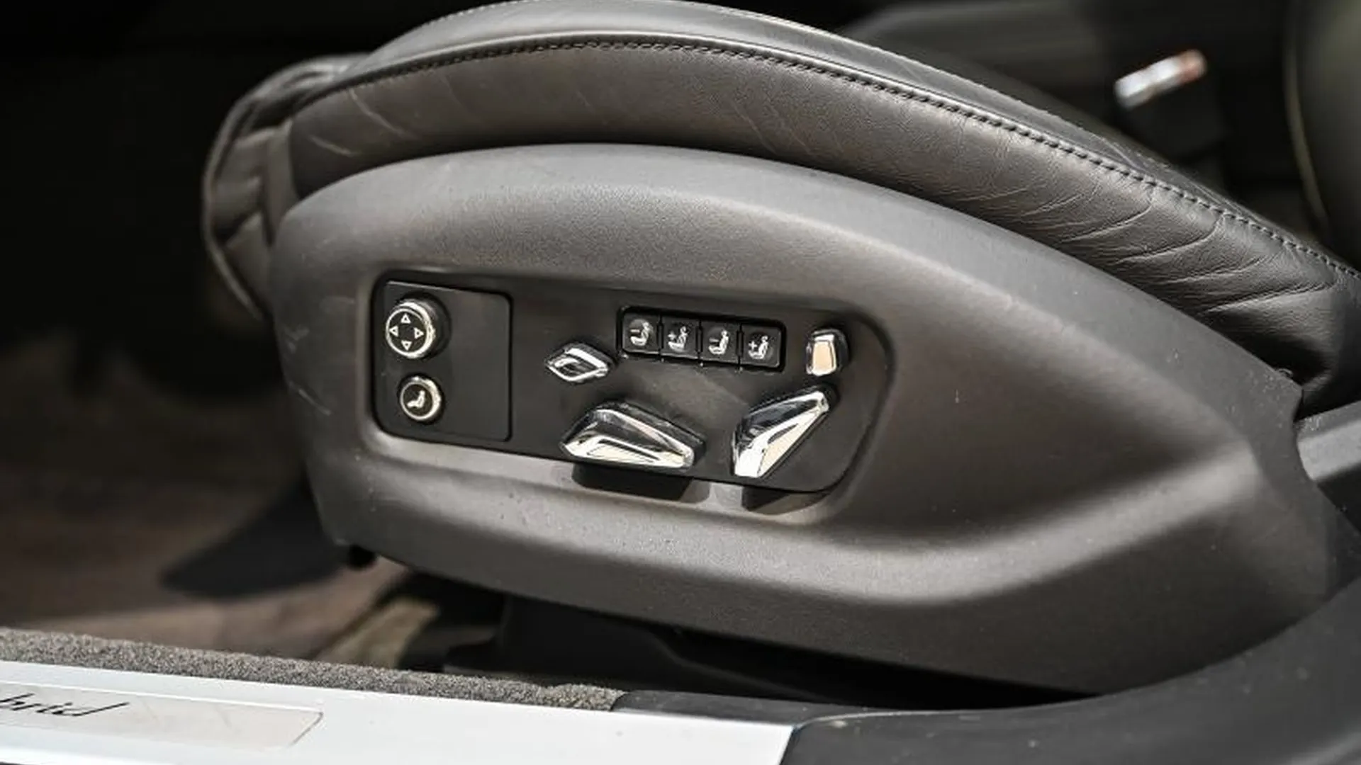 Bentley Flying Spur — photo 34
