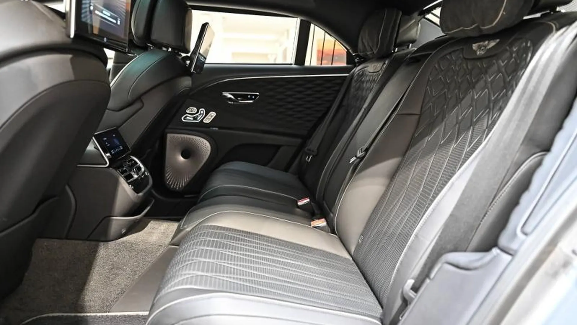 Bentley Flying Spur — photo 25