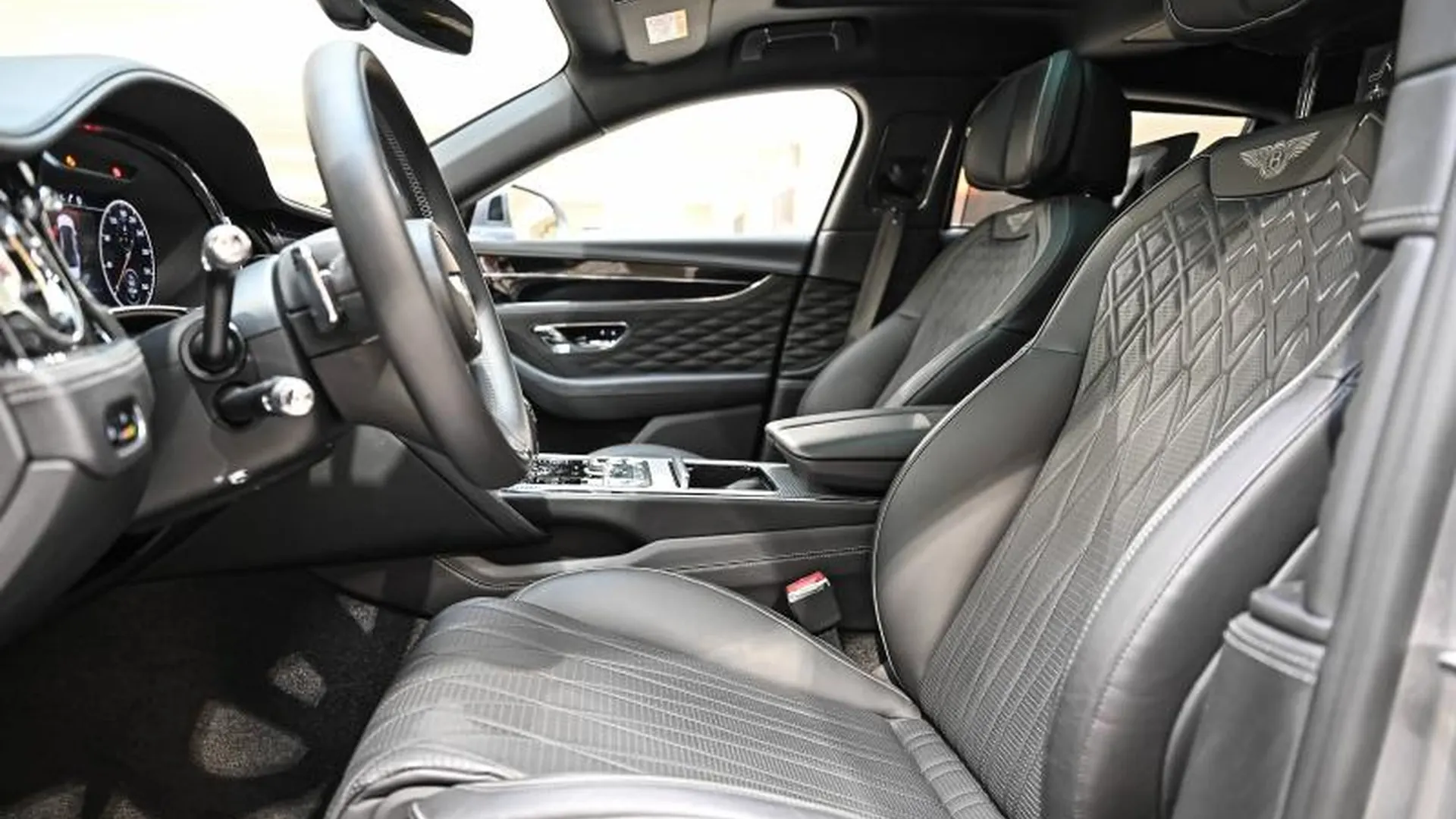 Bentley Flying Spur — photo 23