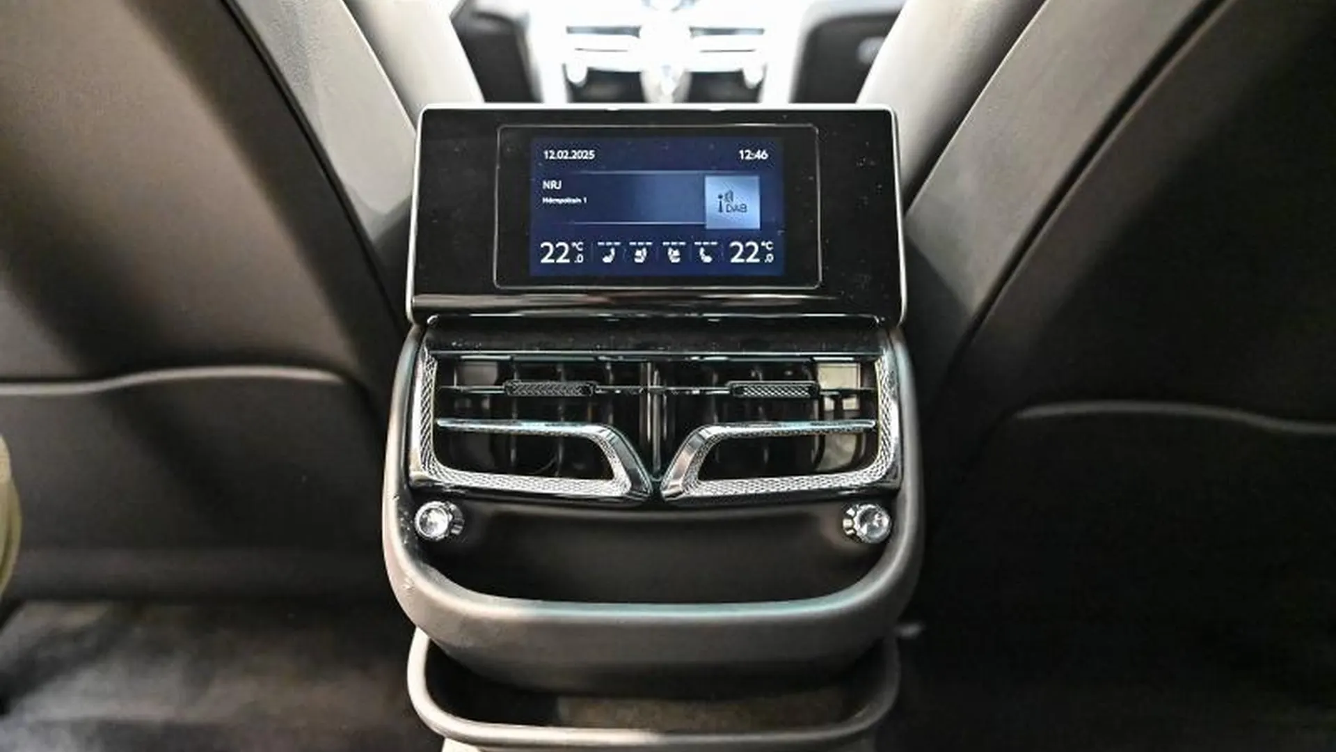 Bentley Flying Spur — photo 26