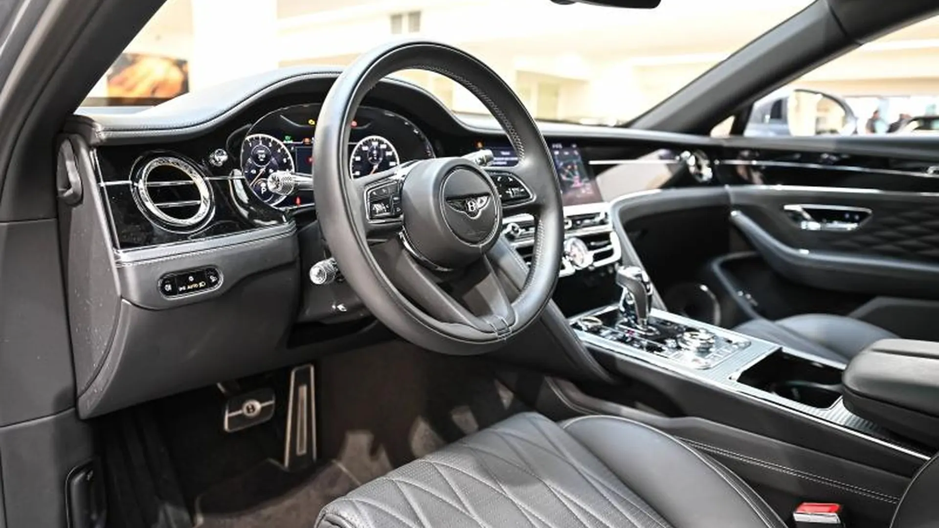Bentley Flying Spur — photo 22