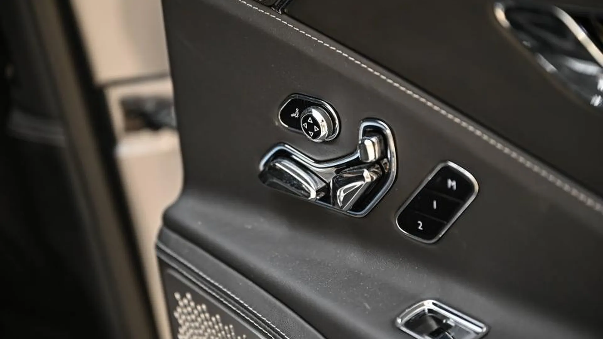 Bentley Flying Spur — photo 17