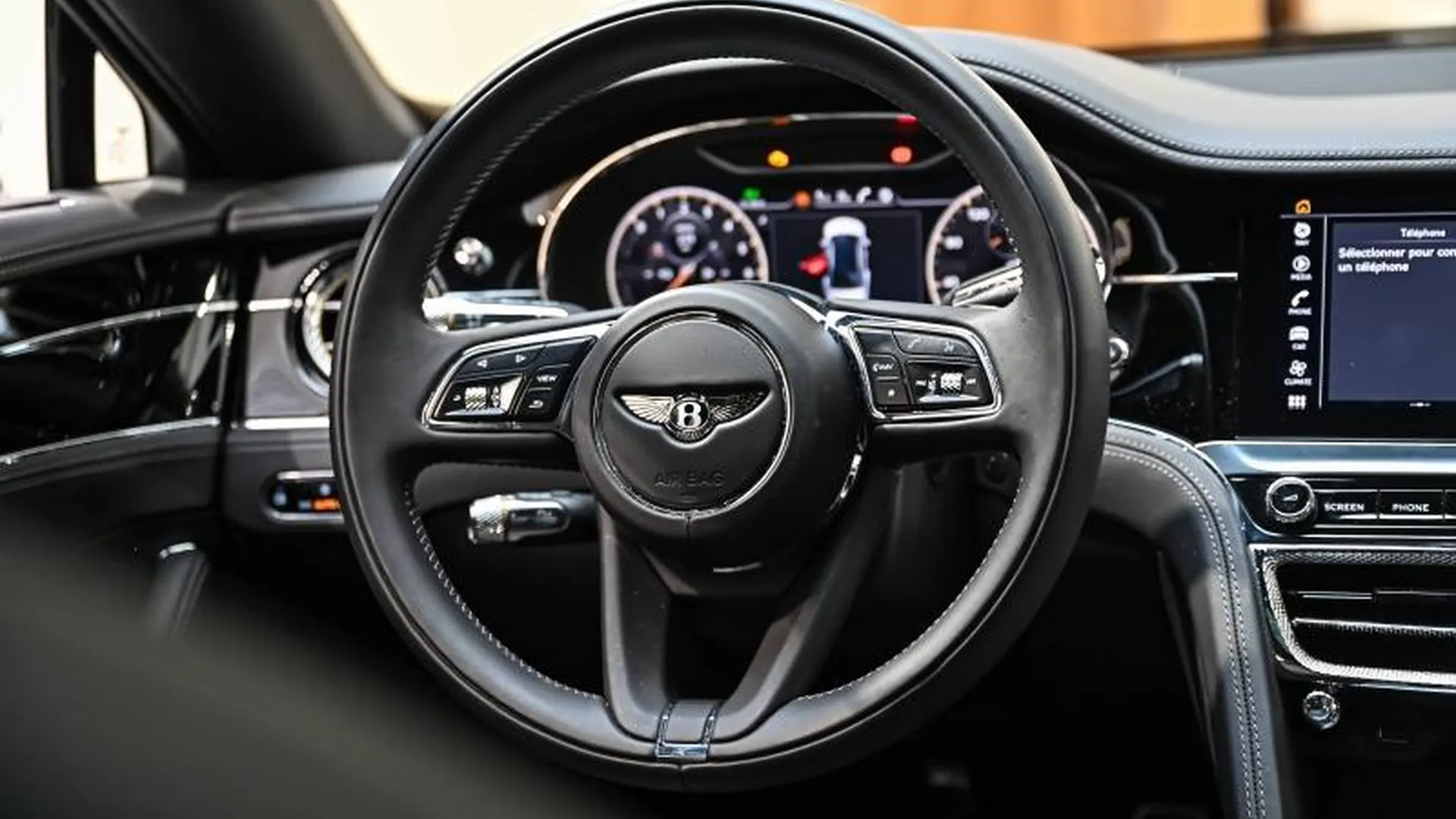 Bentley Flying Spur — photo 28
