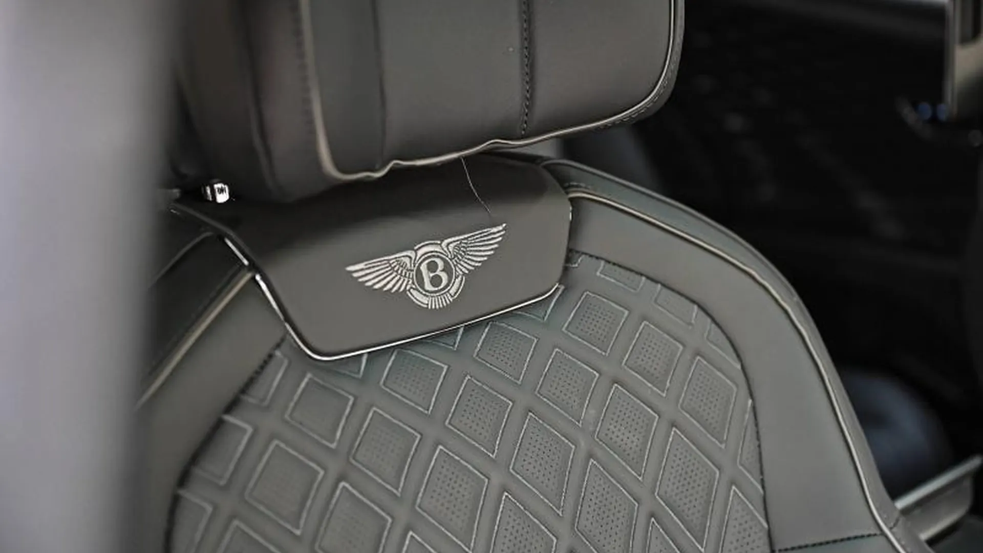 Bentley Flying Spur — photo 14