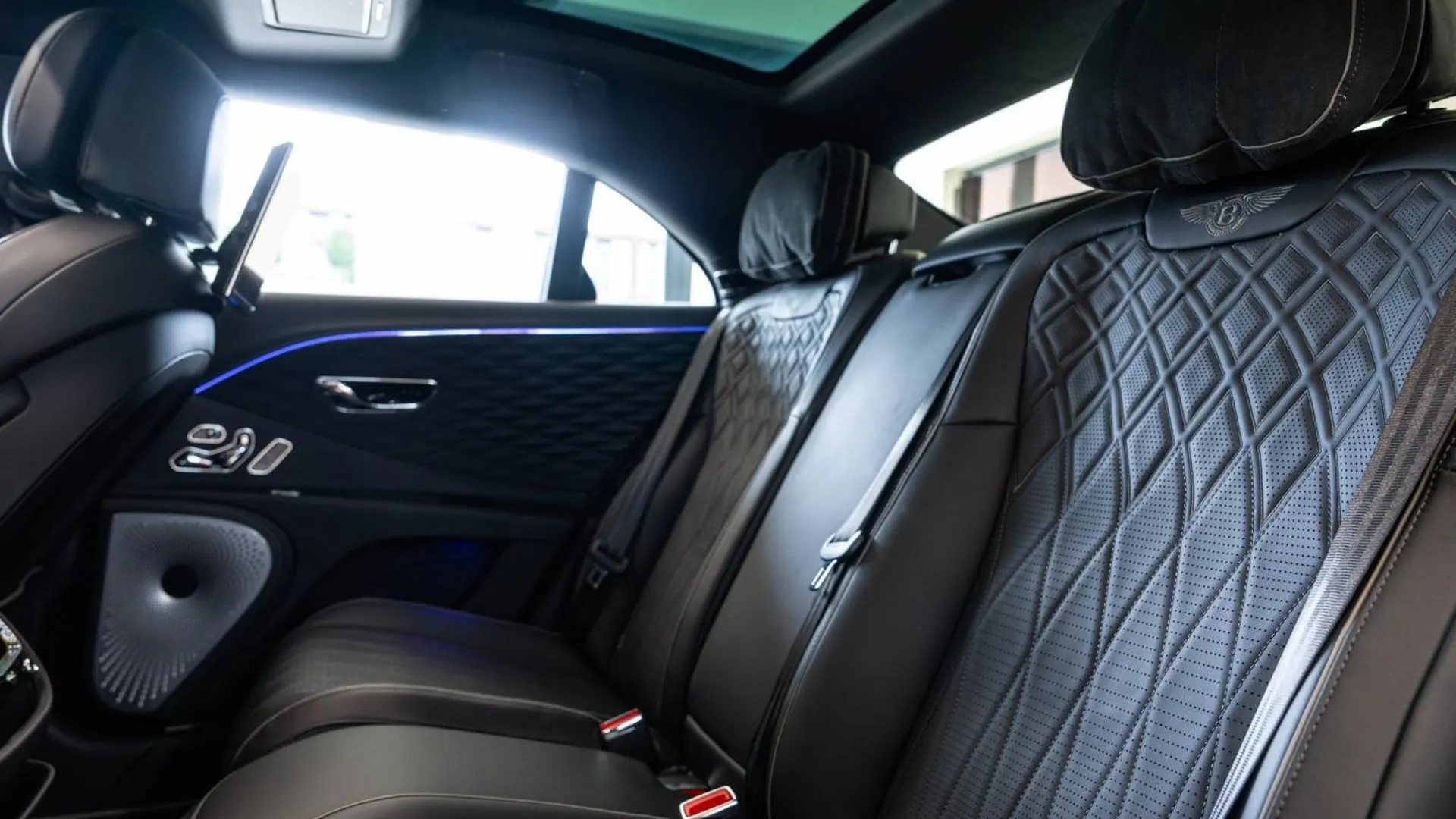 Bentley Flying Spur — photo 49
