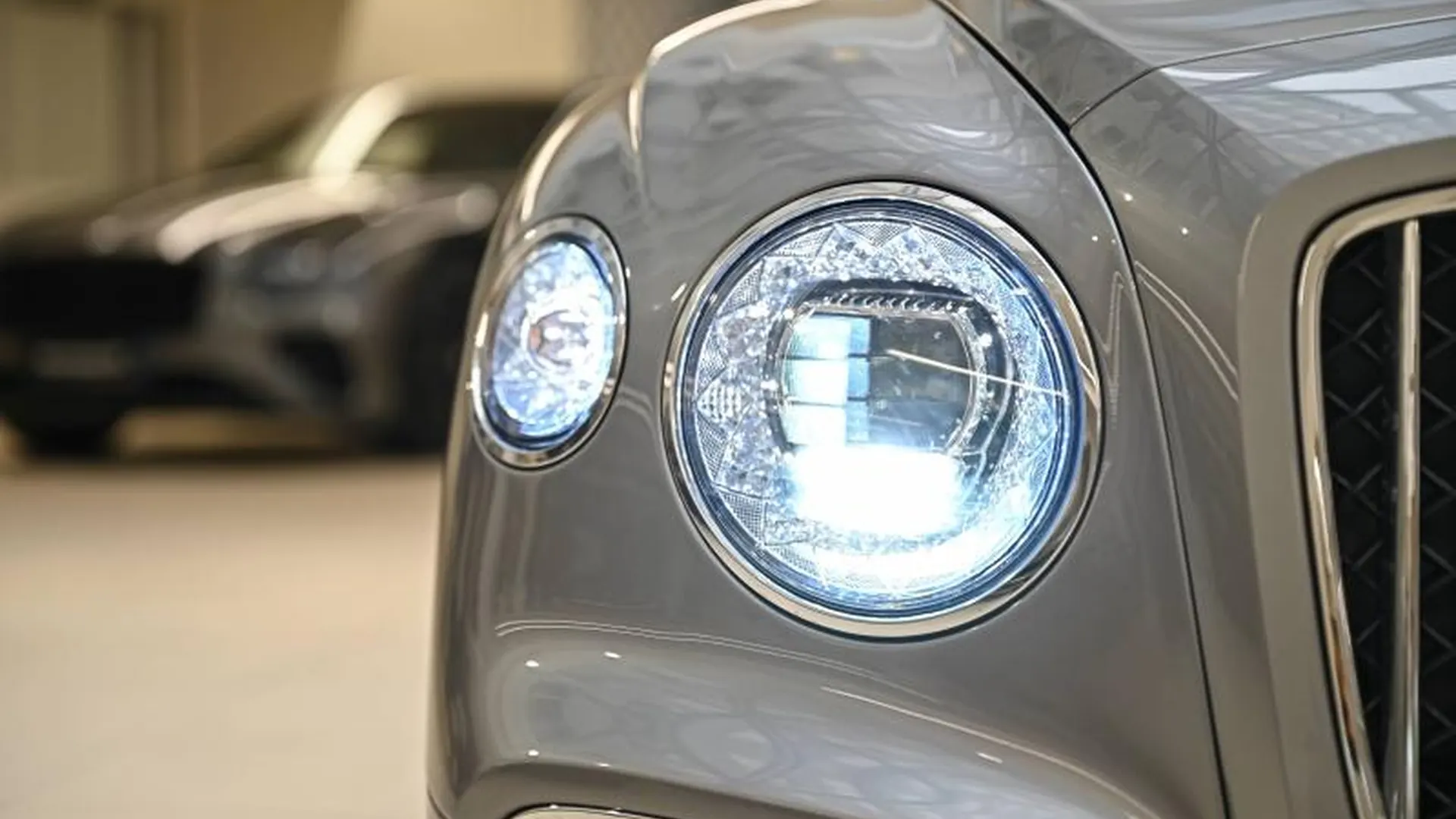 Bentley Flying Spur — photo 4