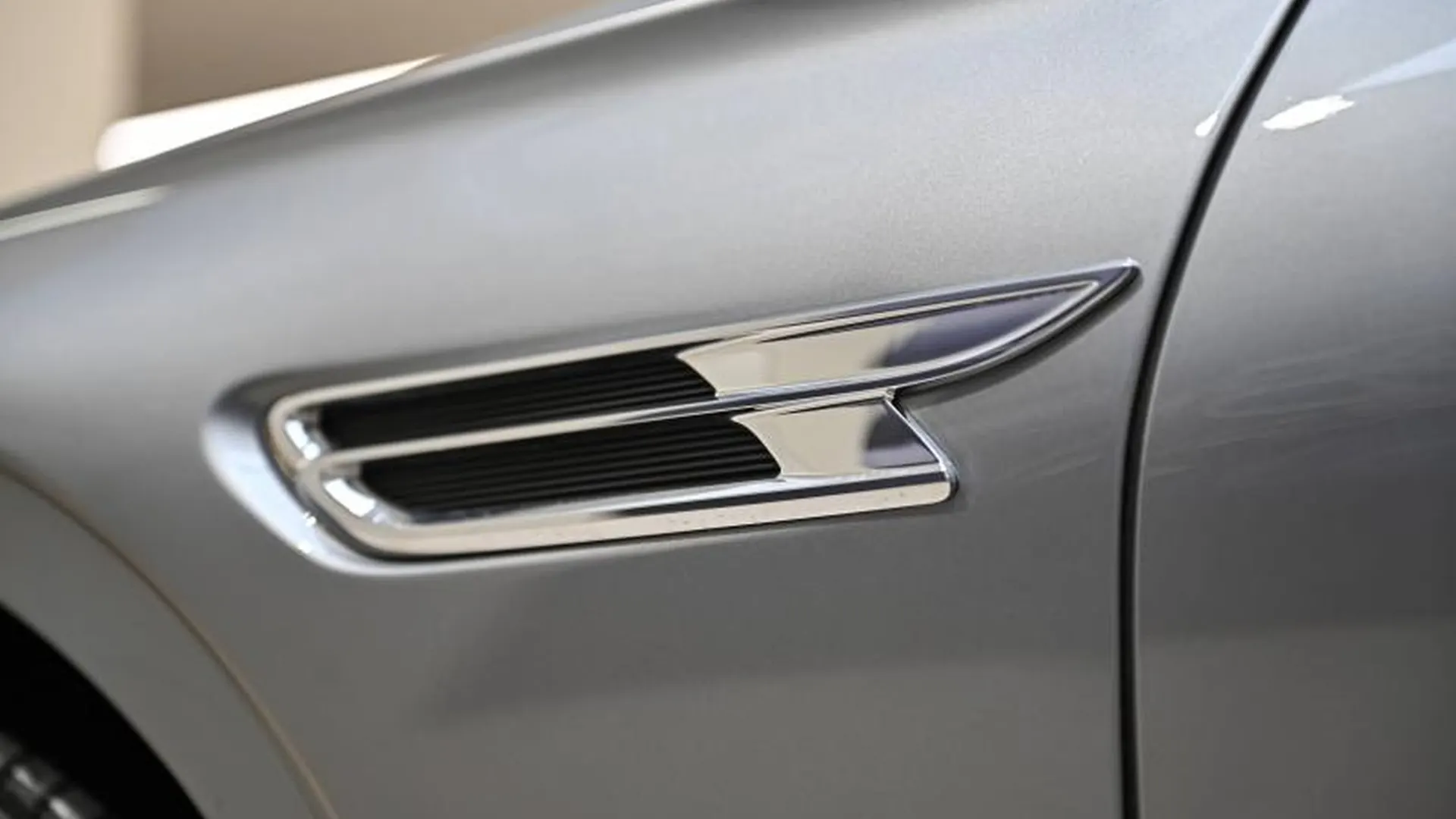 Bentley Flying Spur — photo 19
