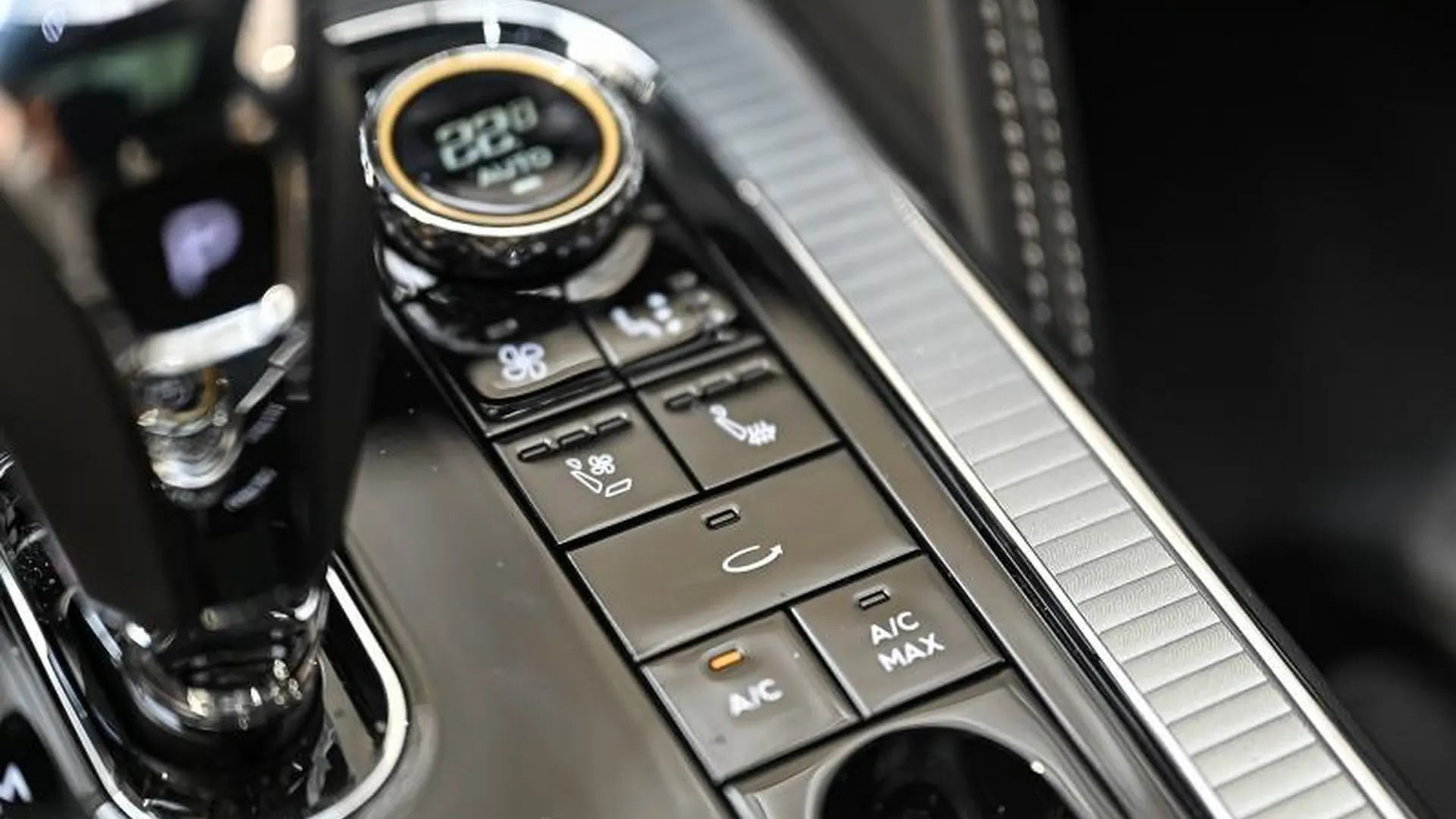 Bentley Flying Spur — photo 45