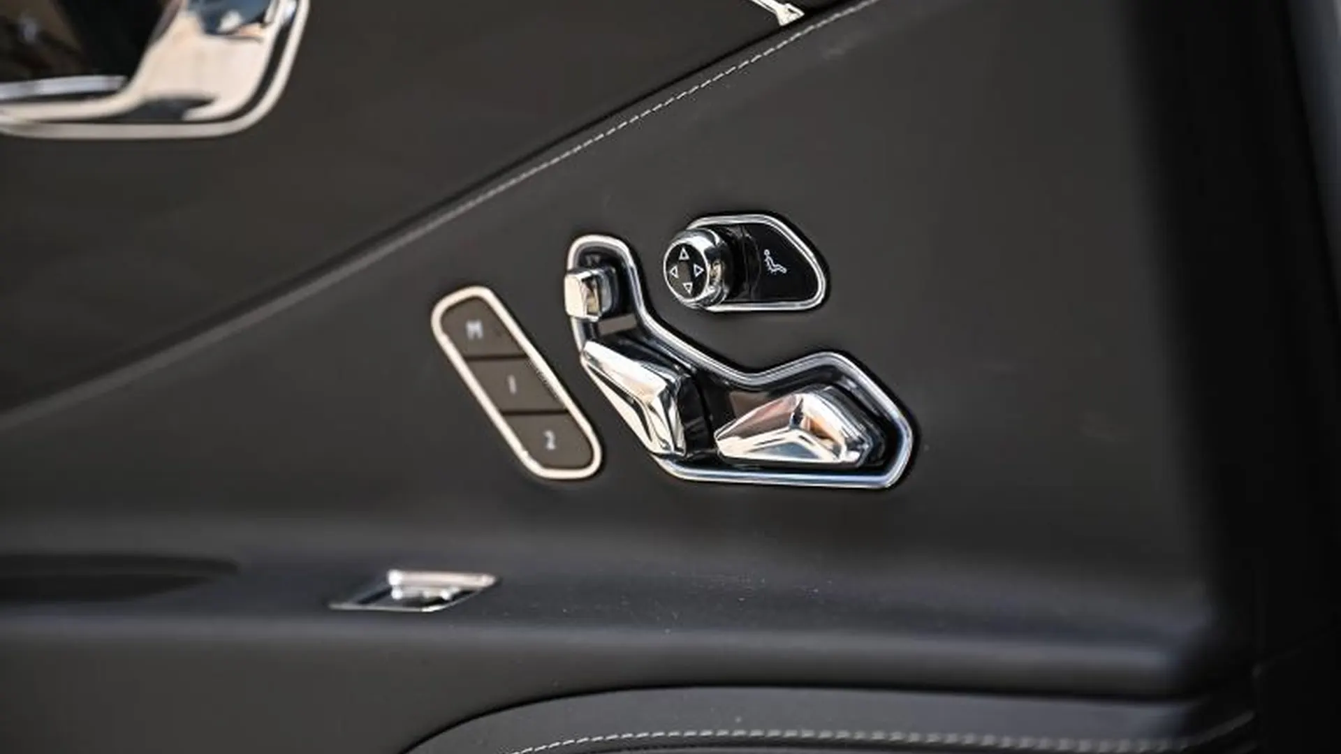 Bentley Flying Spur — photo 31