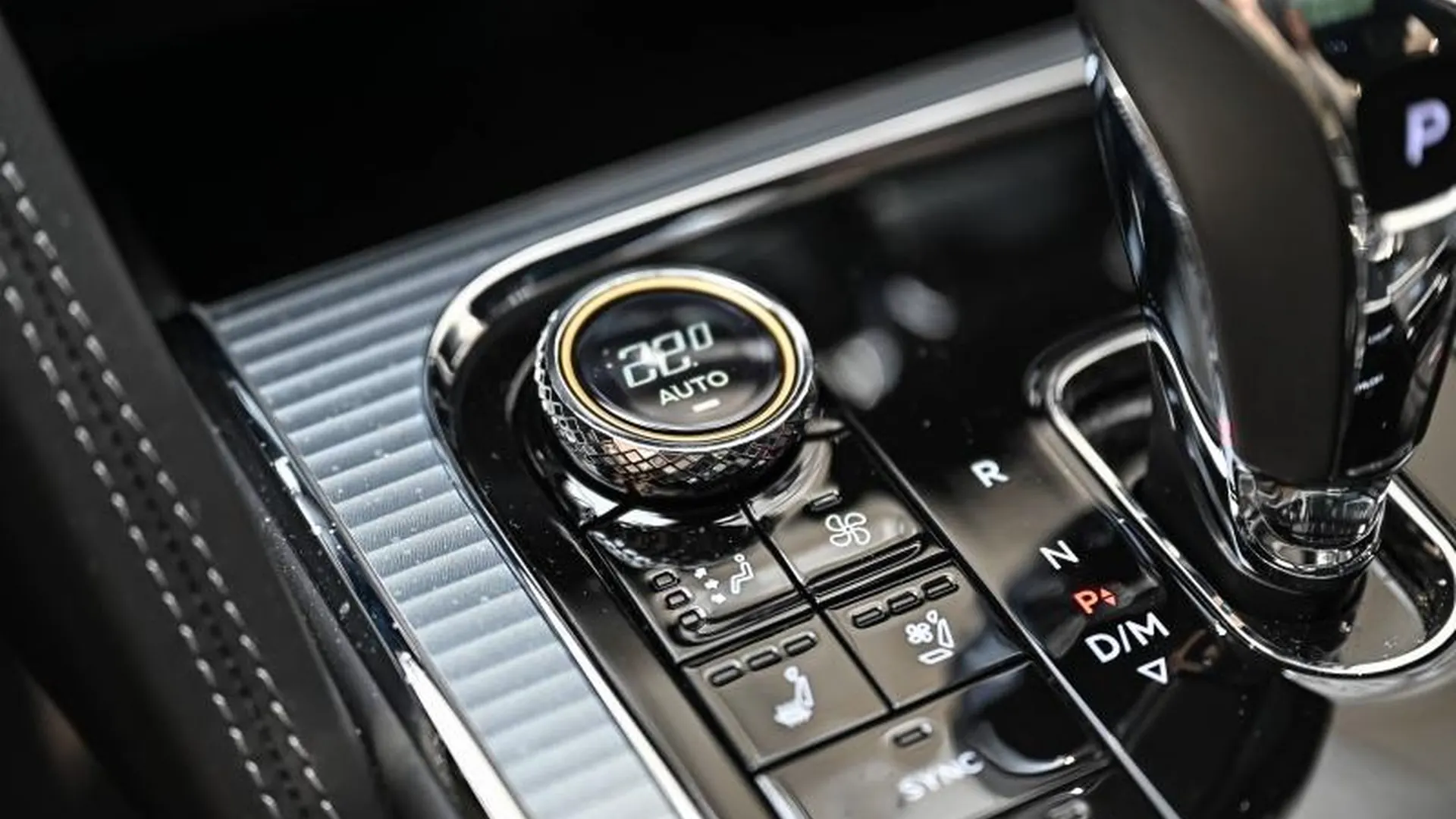 Bentley Flying Spur — photo 42