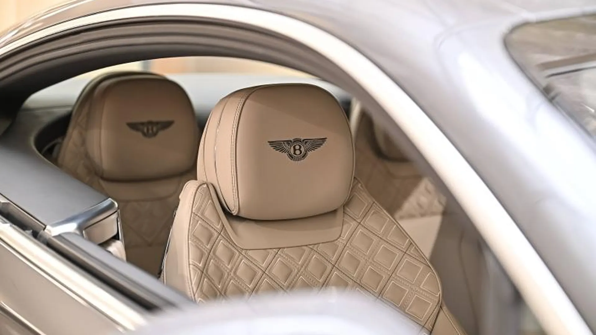 Bentley Continental GT — photo 22