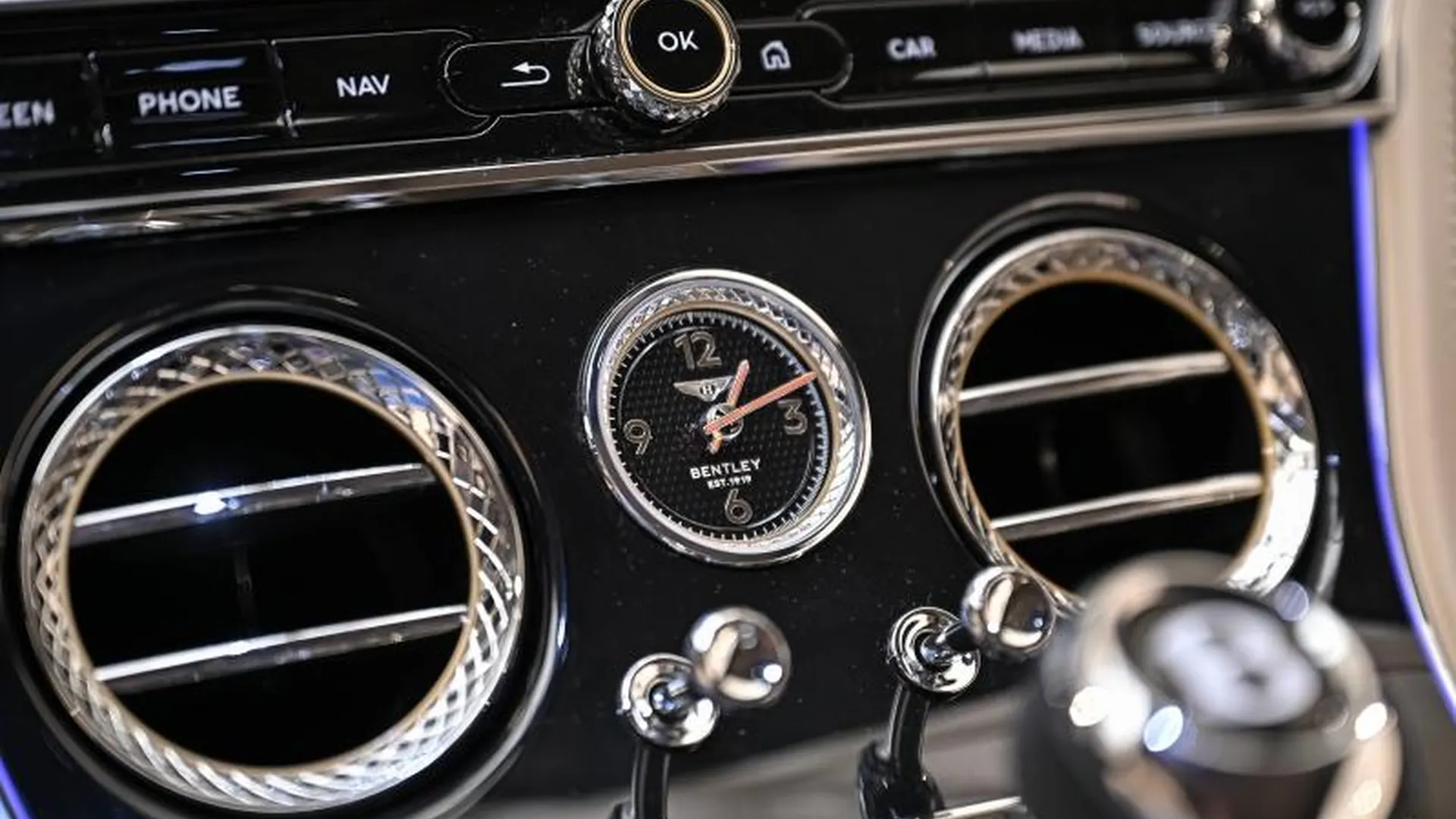 Bentley Continental GT — photo 42