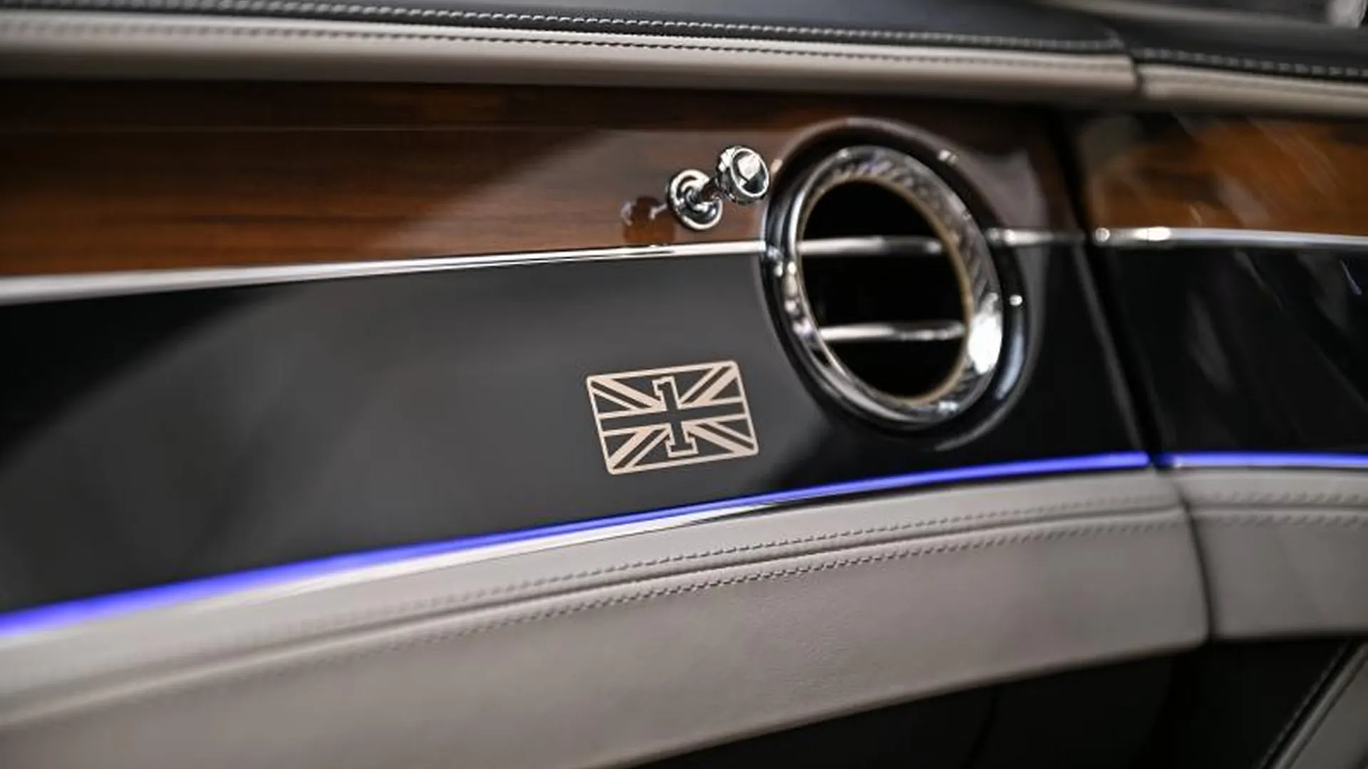 Bentley Continental GT — photo 46