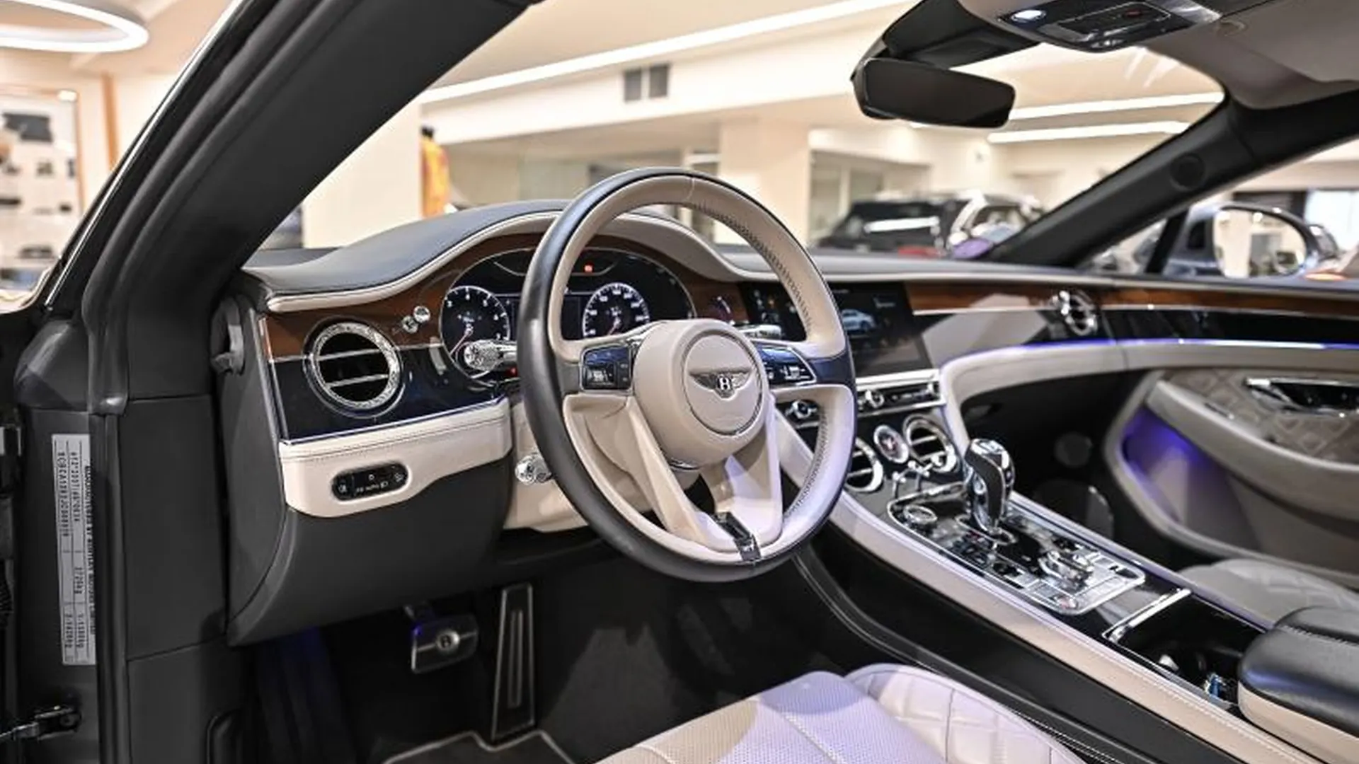 Bentley Continental GT — photo 32