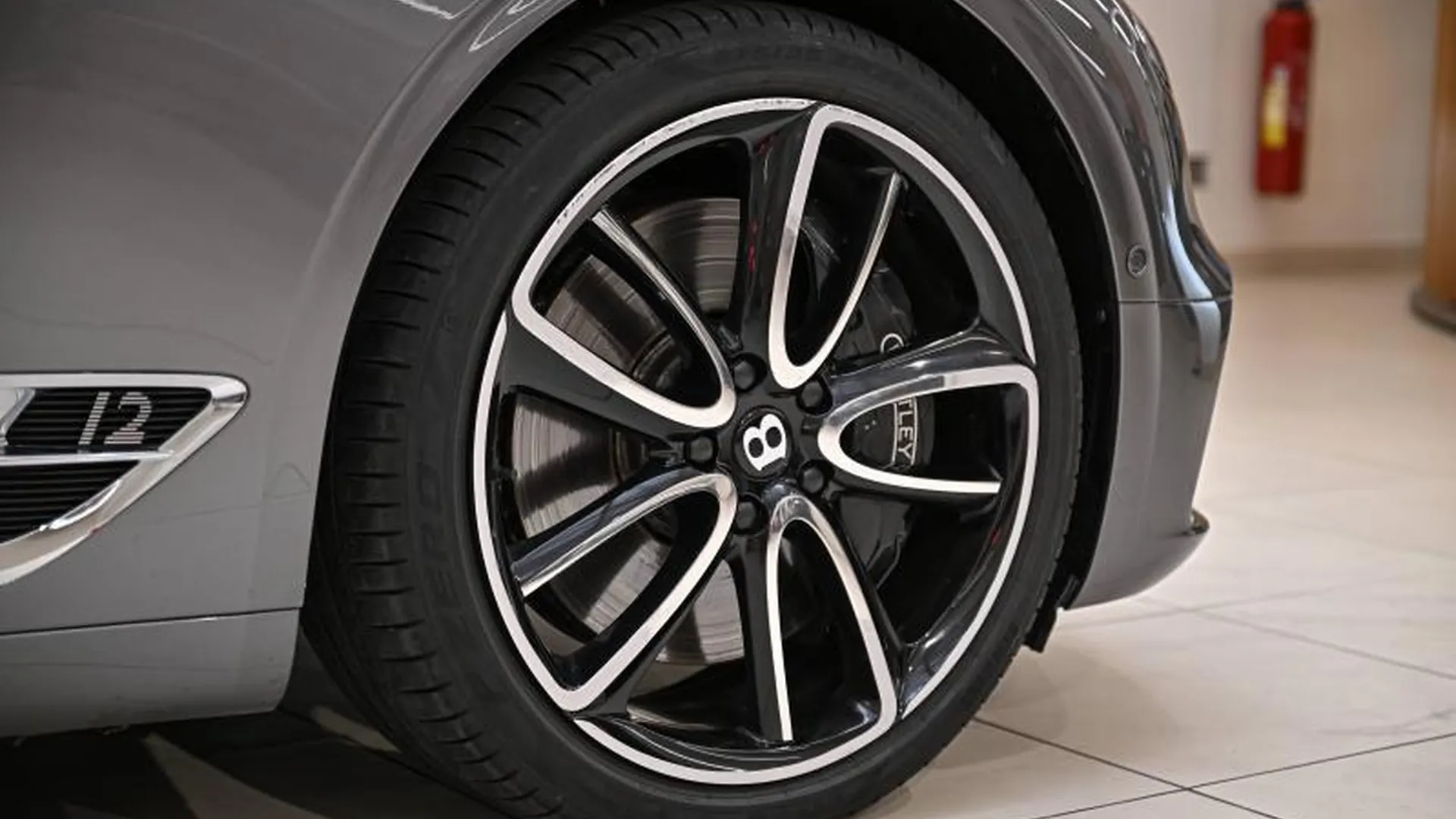 Bentley Continental GT — photo 17