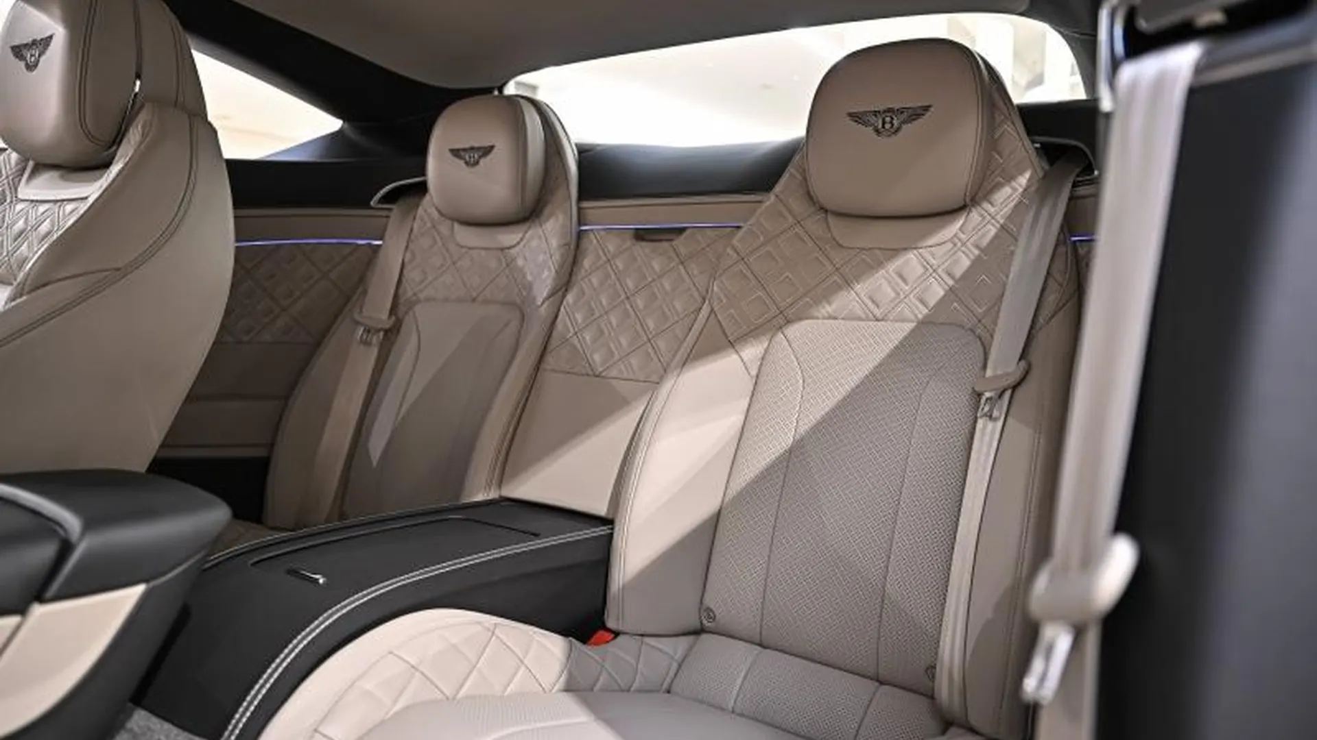 Bentley Continental GT — photo 34