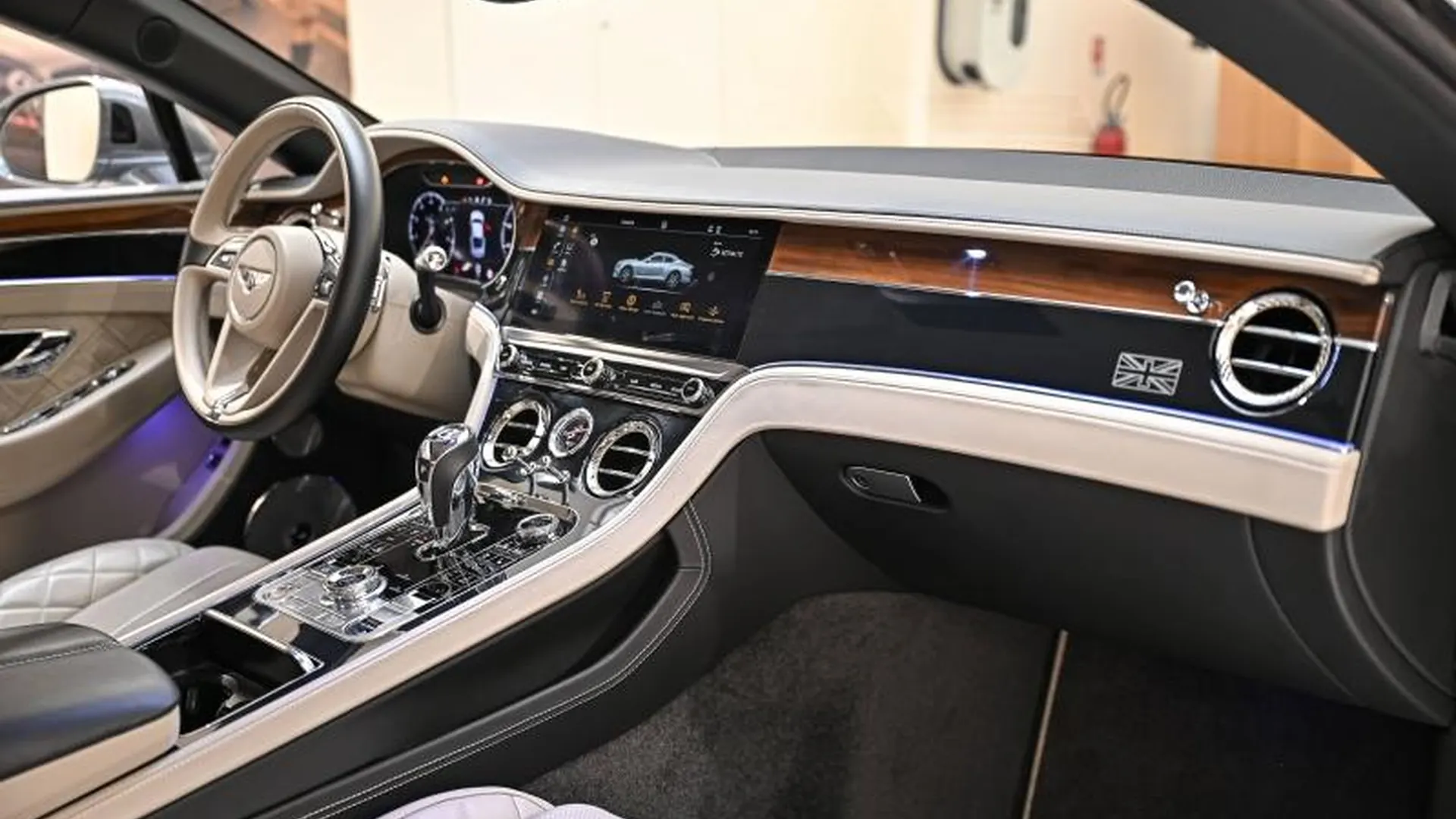 Bentley Continental GT — photo 23