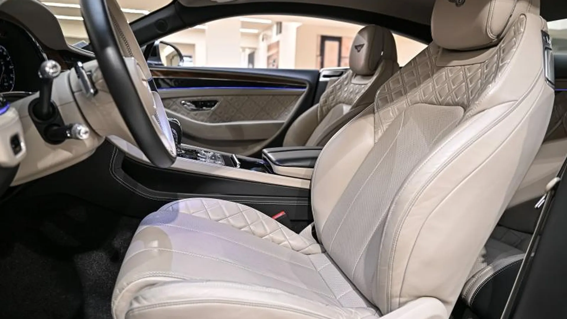 Bentley Continental GT — photo 33