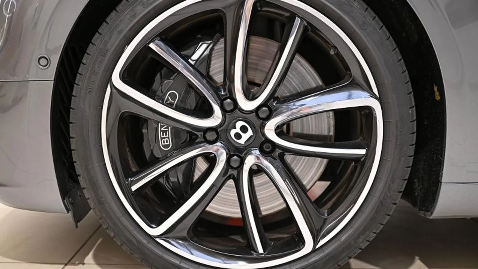 Bentley Continental GT — photo 26