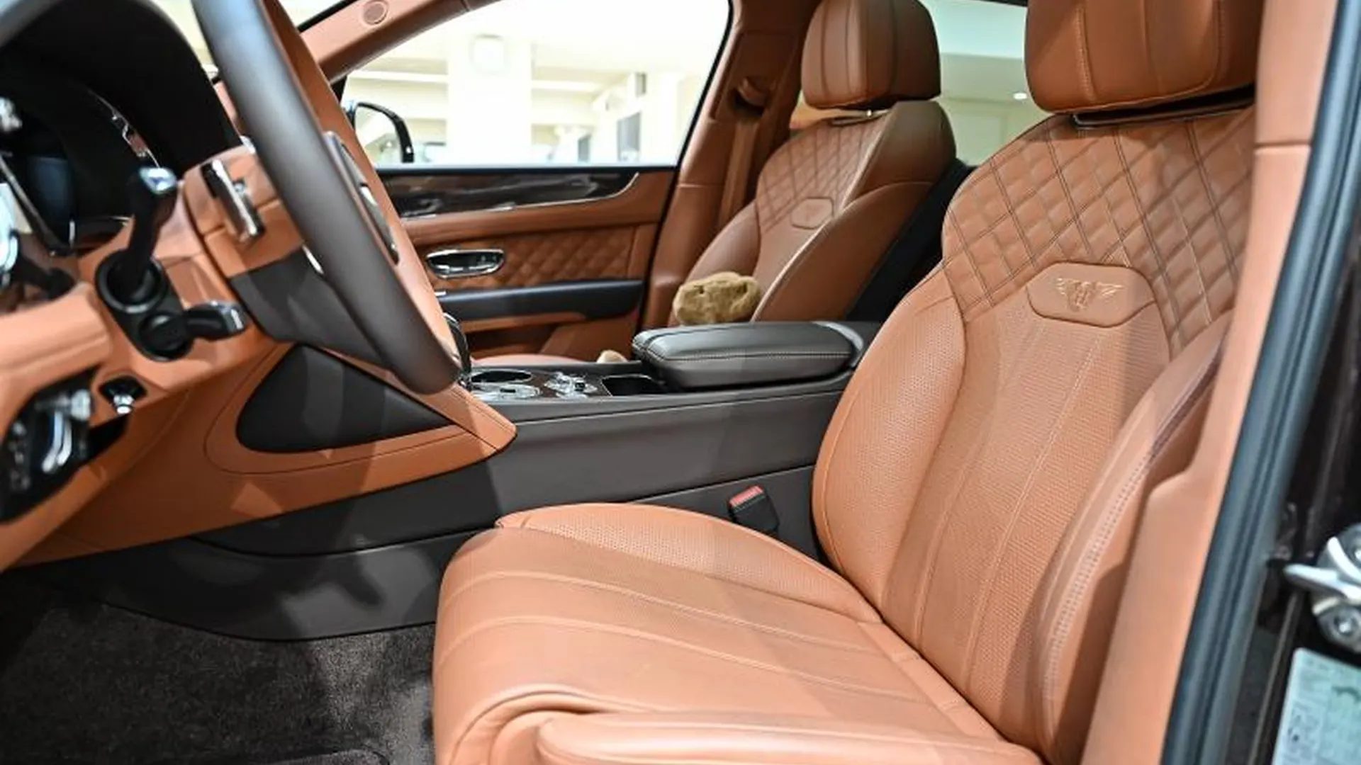 Bentley Bentayga — photo 18