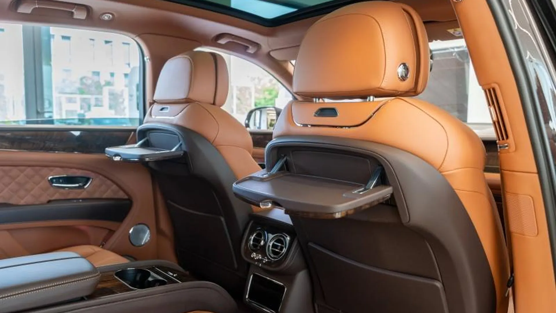 Bentley Bentayga — photo 44