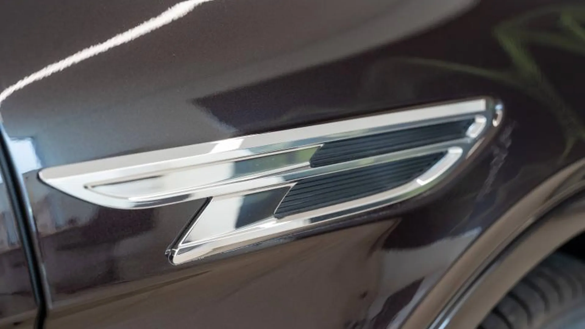 Bentley Bentayga — photo 40
