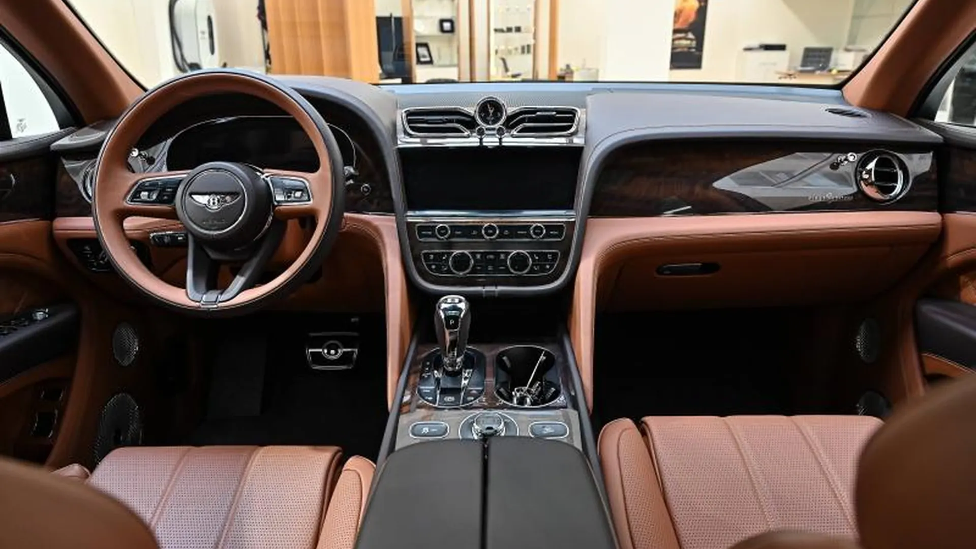 Bentley Bentayga — photo 24