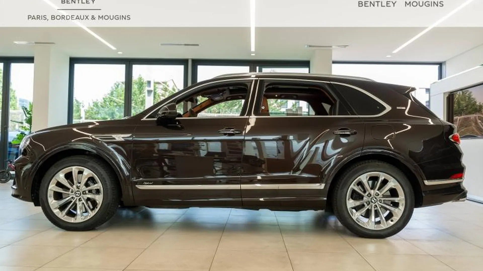 Bentley Bentayga — photo 2