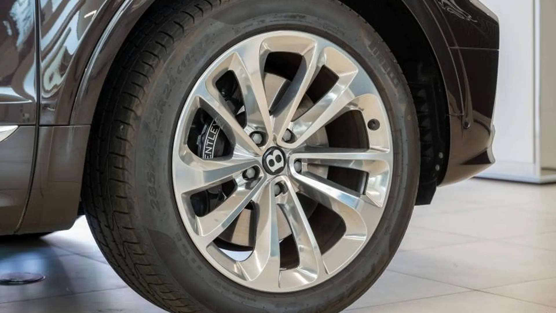 Bentley Bentayga — photo 11
