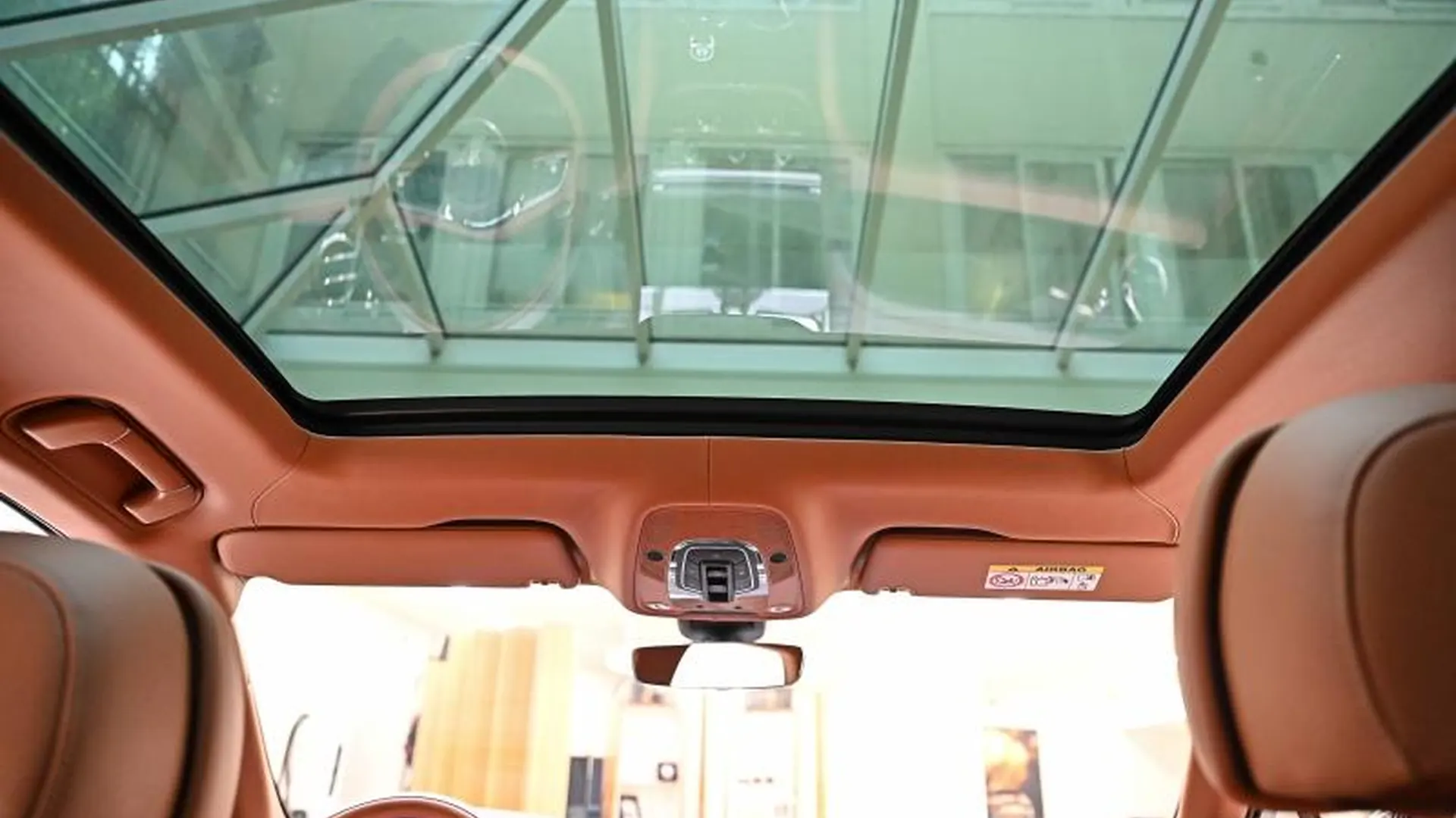 Bentley Bentayga — photo 21