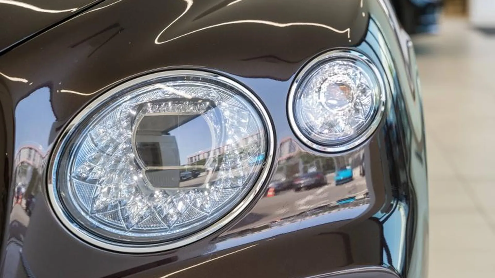 Bentley Bentayga — photo 7