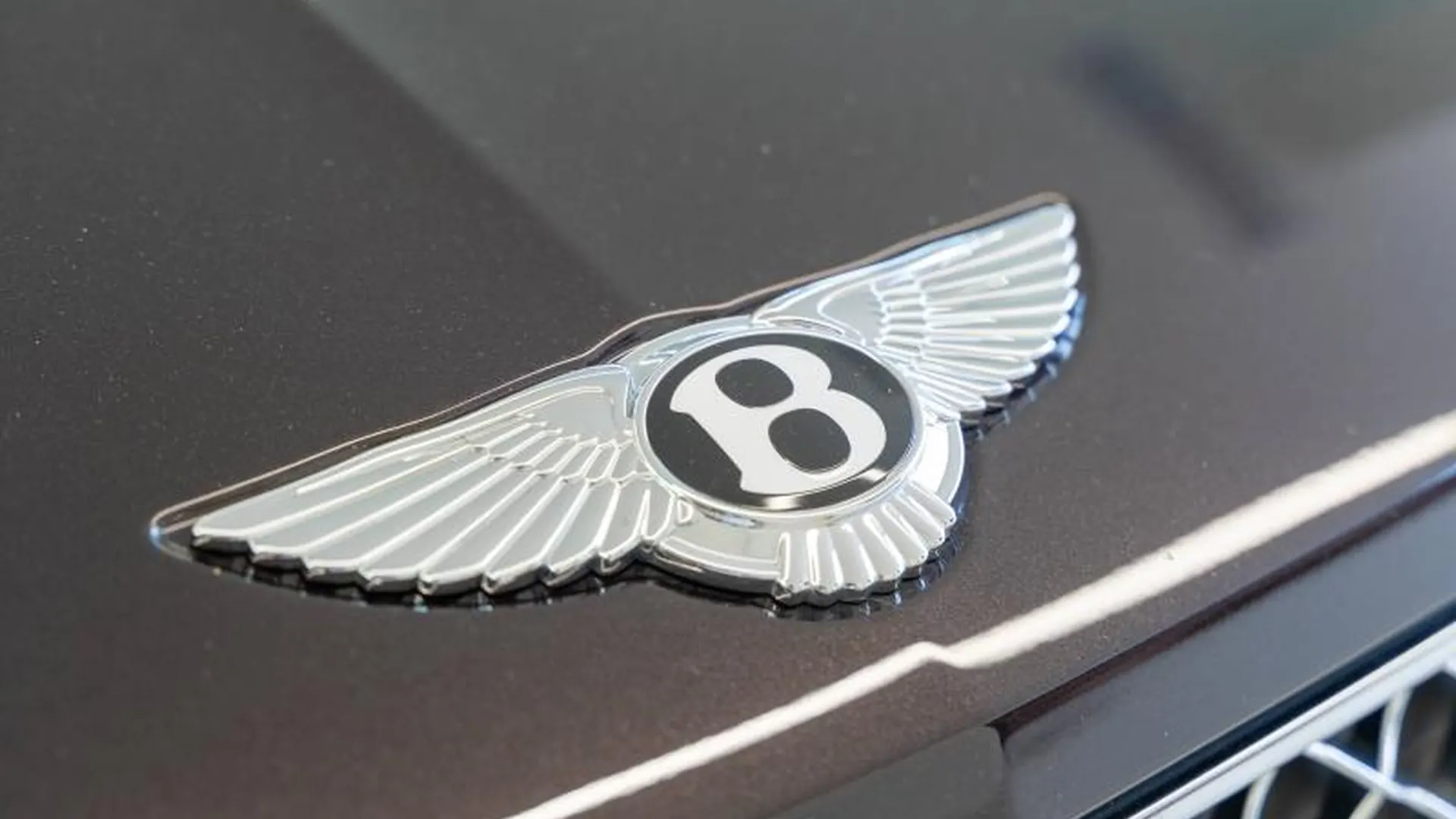Bentley Bentayga — photo 8