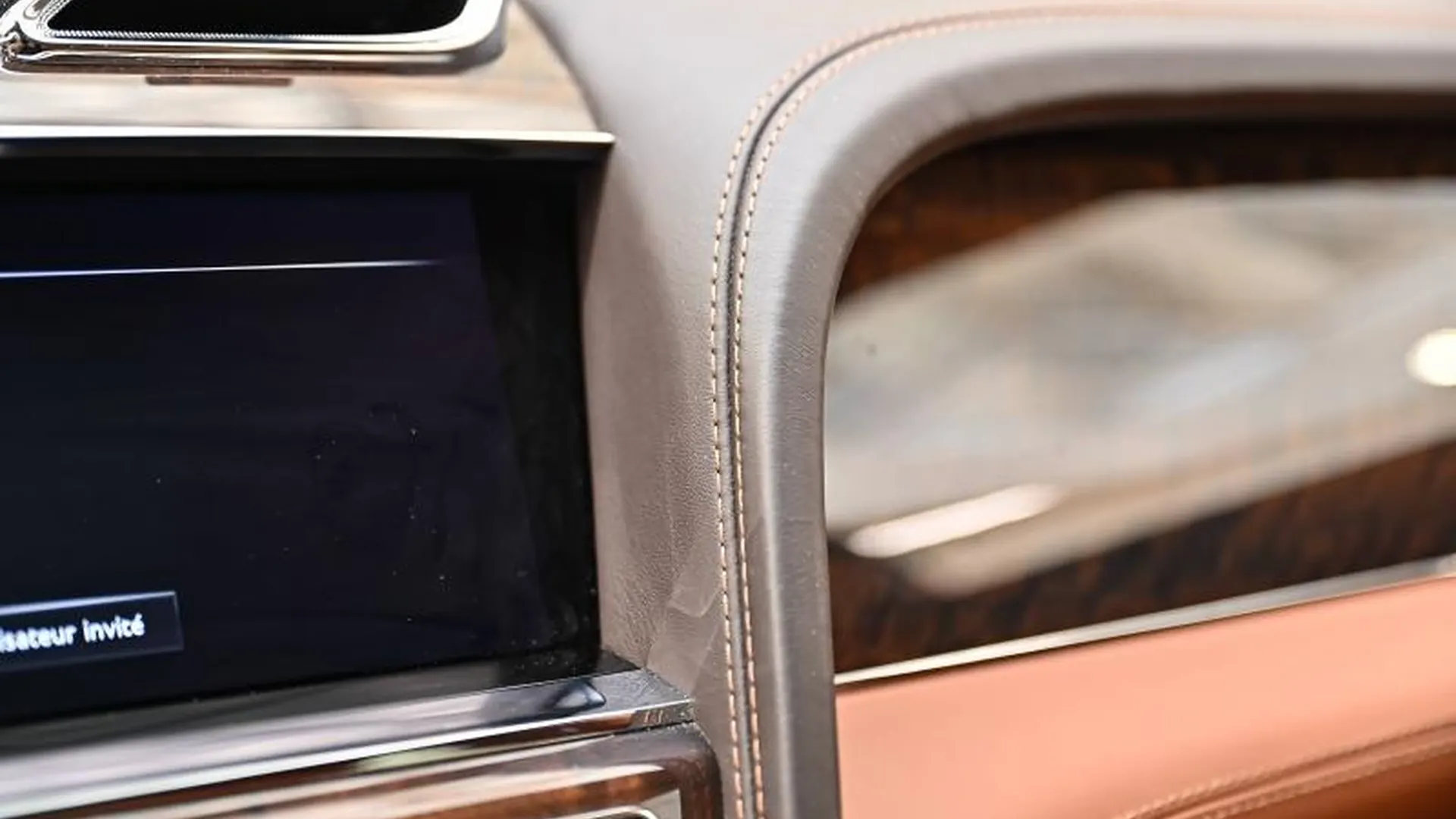 Bentley Bentayga — photo 33