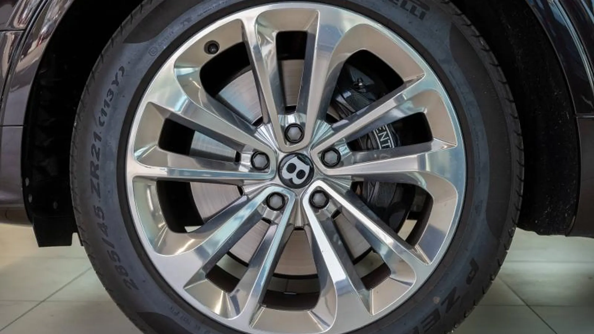 Bentley Bentayga — photo 12