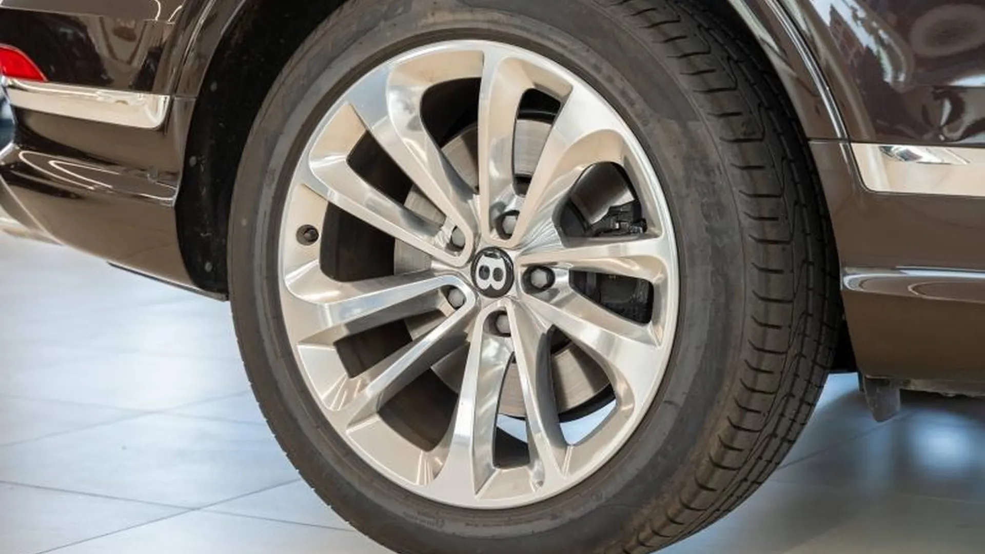 Bentley Bentayga — photo 9