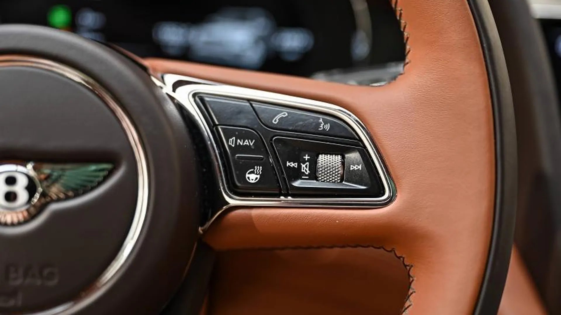 Bentley Bentayga — photo 29