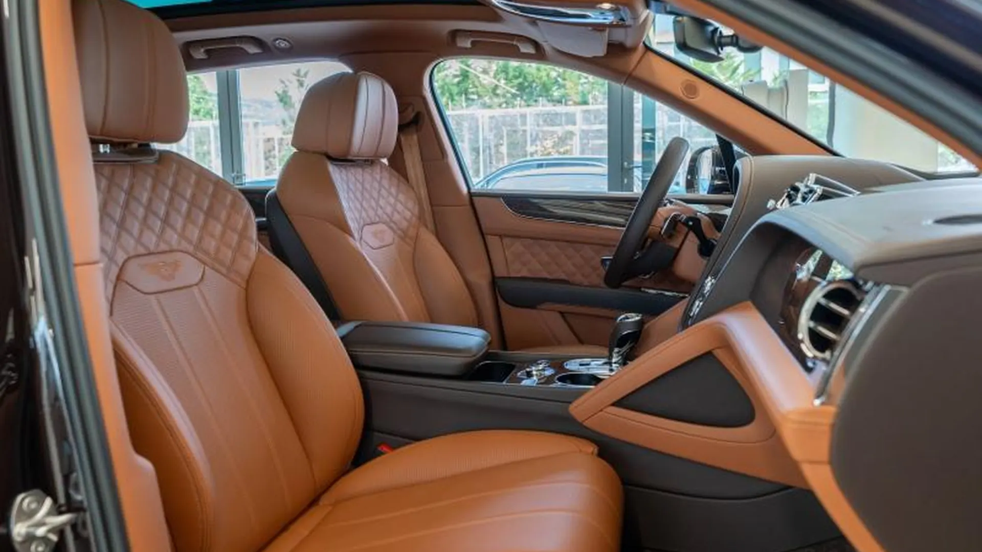 Bentley Bentayga — photo 41
