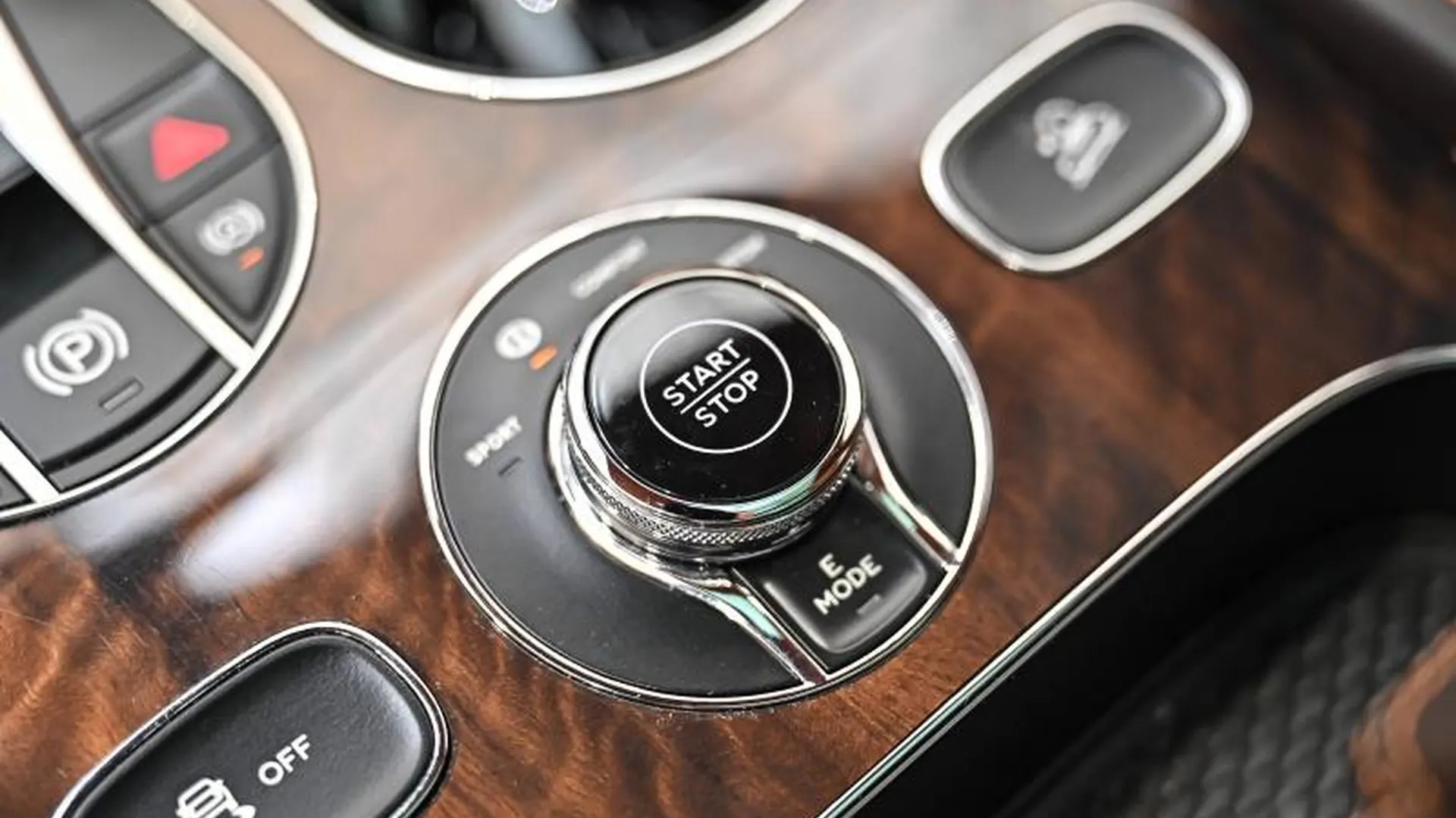 Bentley Bentayga — photo 31