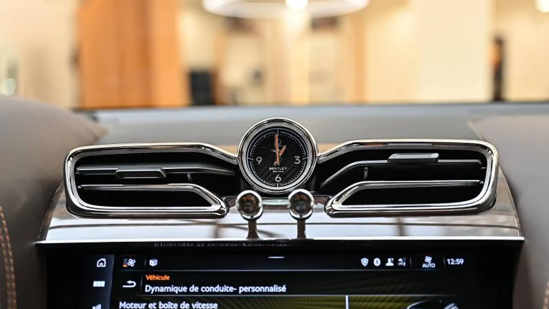 Bentley Bentayga — photo 38