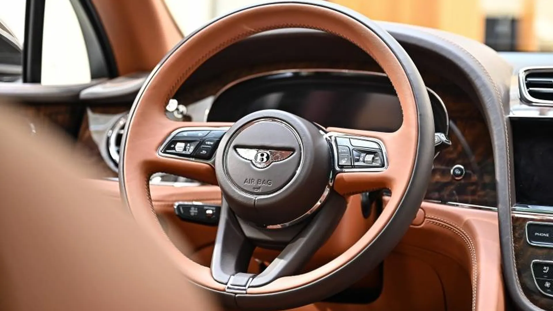 Bentley Bentayga — photo 15