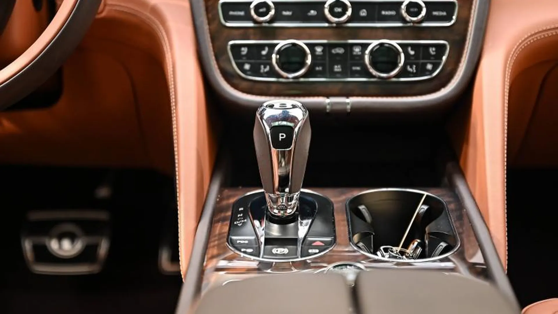 Bentley Bentayga — photo 22