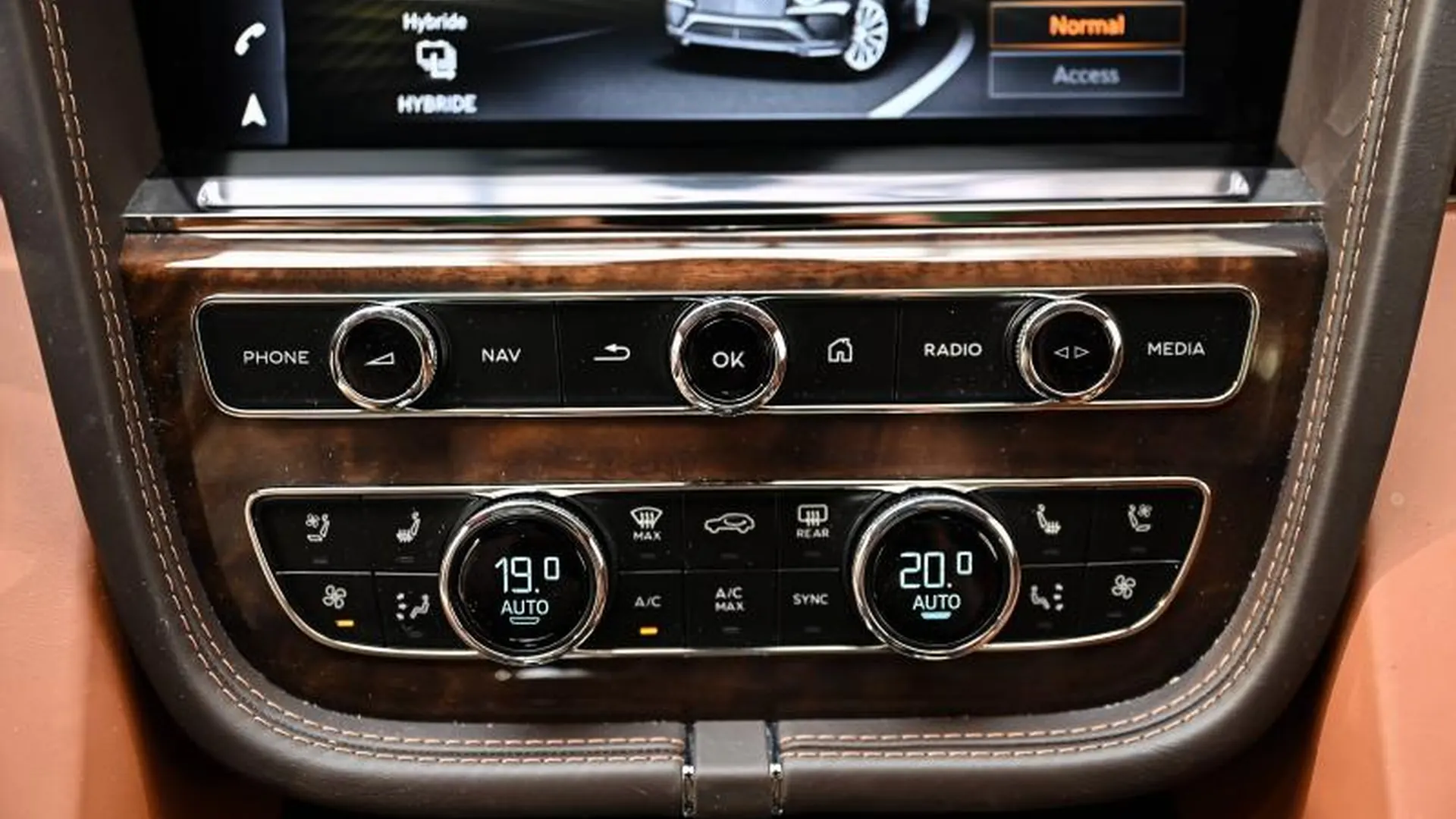 Bentley Bentayga — photo 35