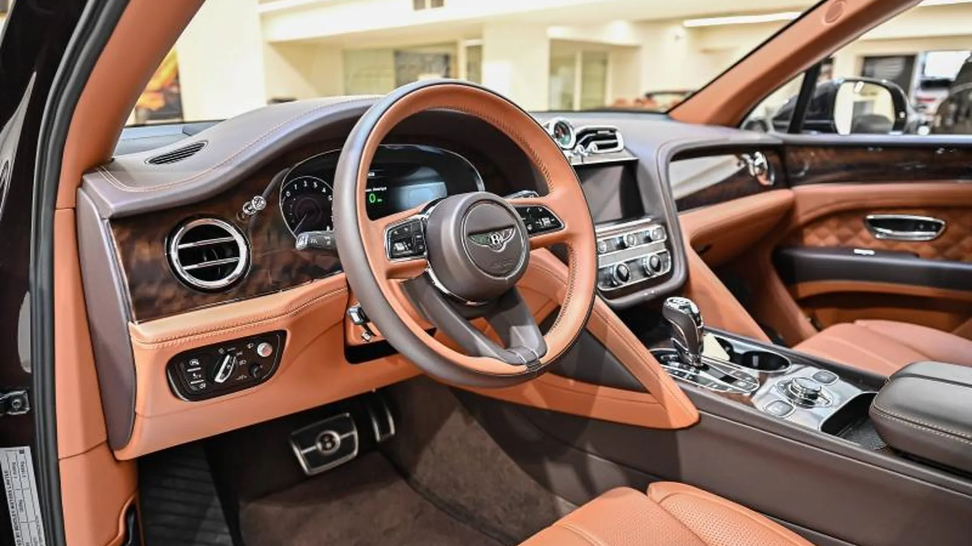 Bentley Bentayga — photo 17