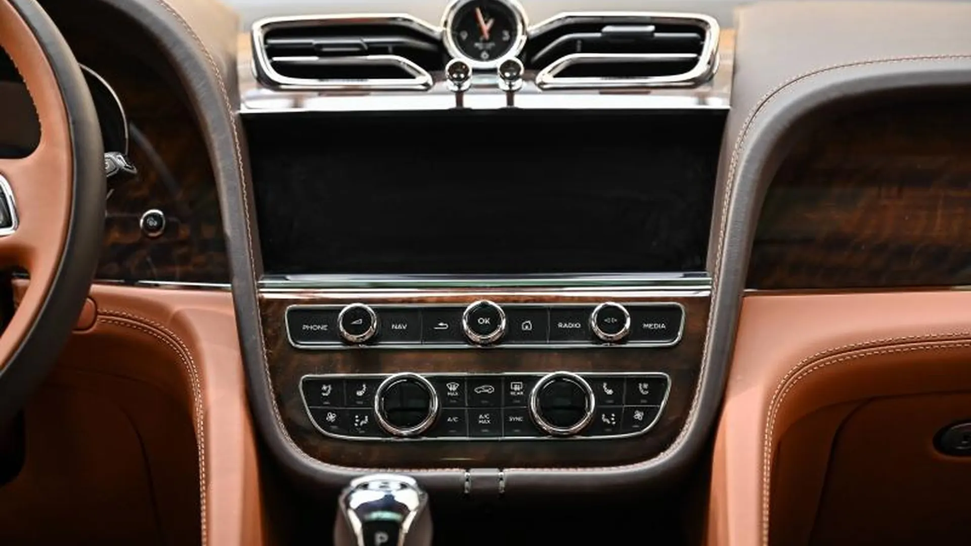 Bentley Bentayga — photo 23