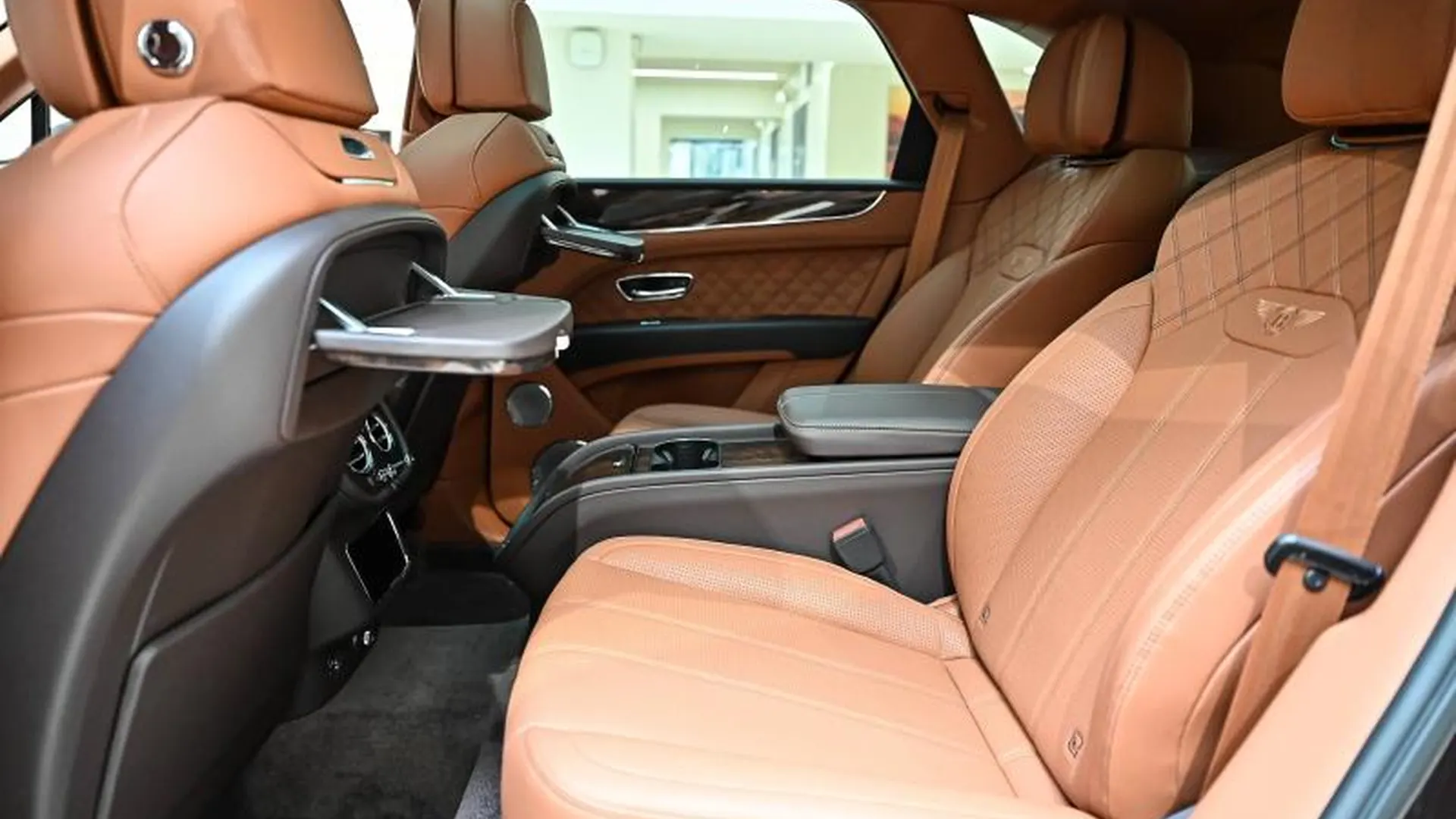 Bentley Bentayga — photo 20