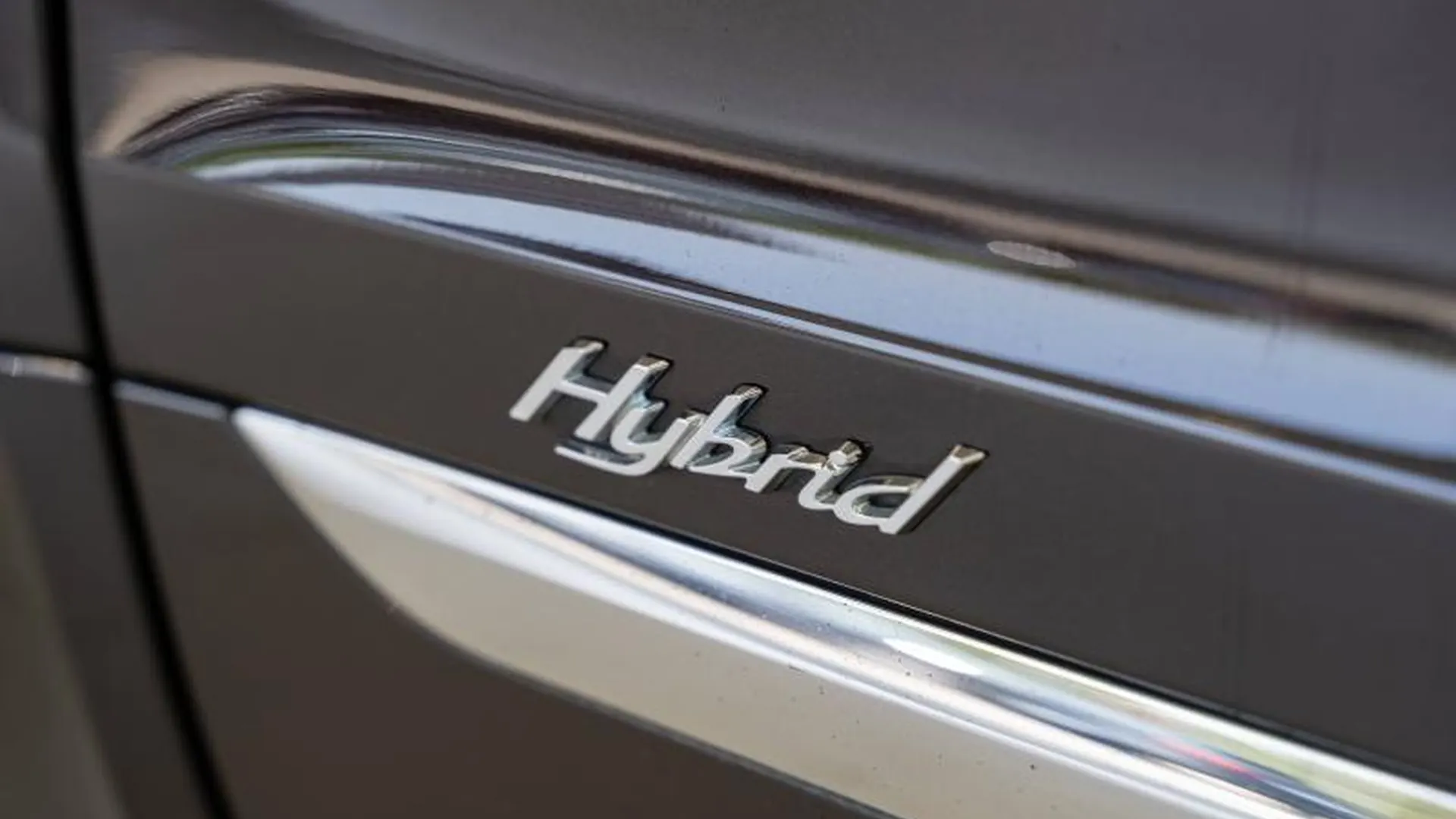 Bentley Bentayga — photo 48