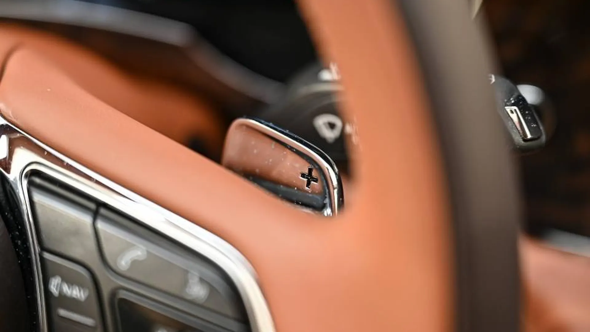Bentley Bentayga — photo 36