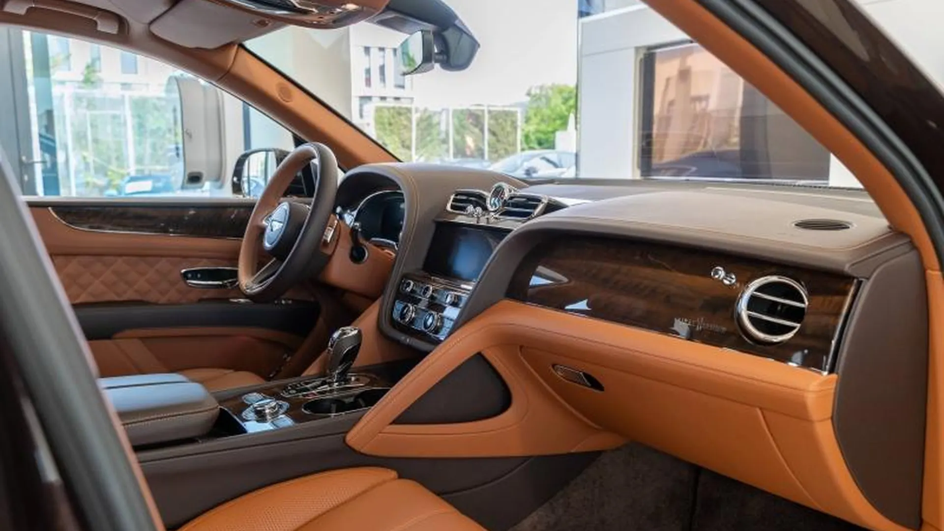 Bentley Bentayga — photo 42