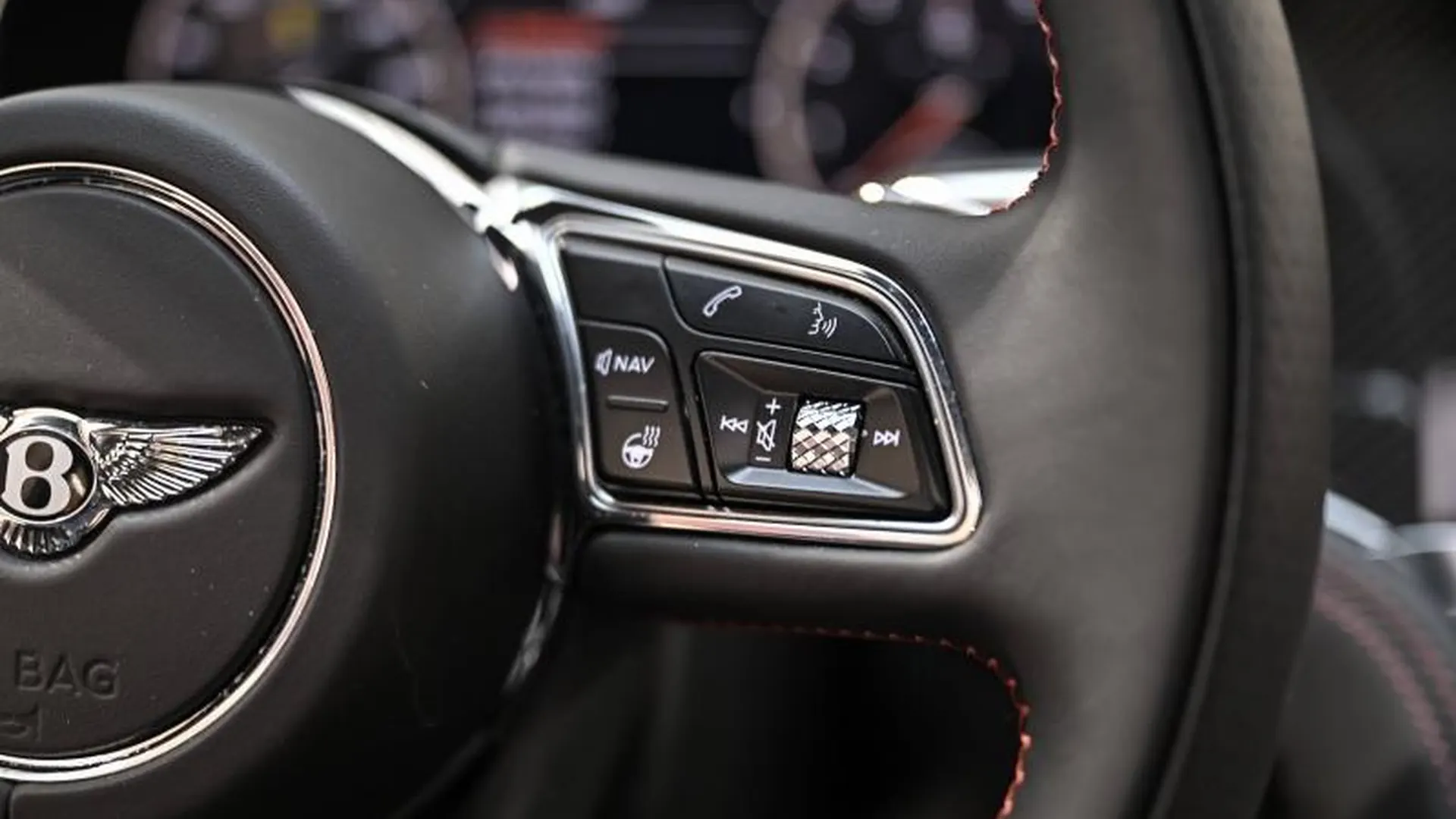 Bentley Flying Spur — photo 39