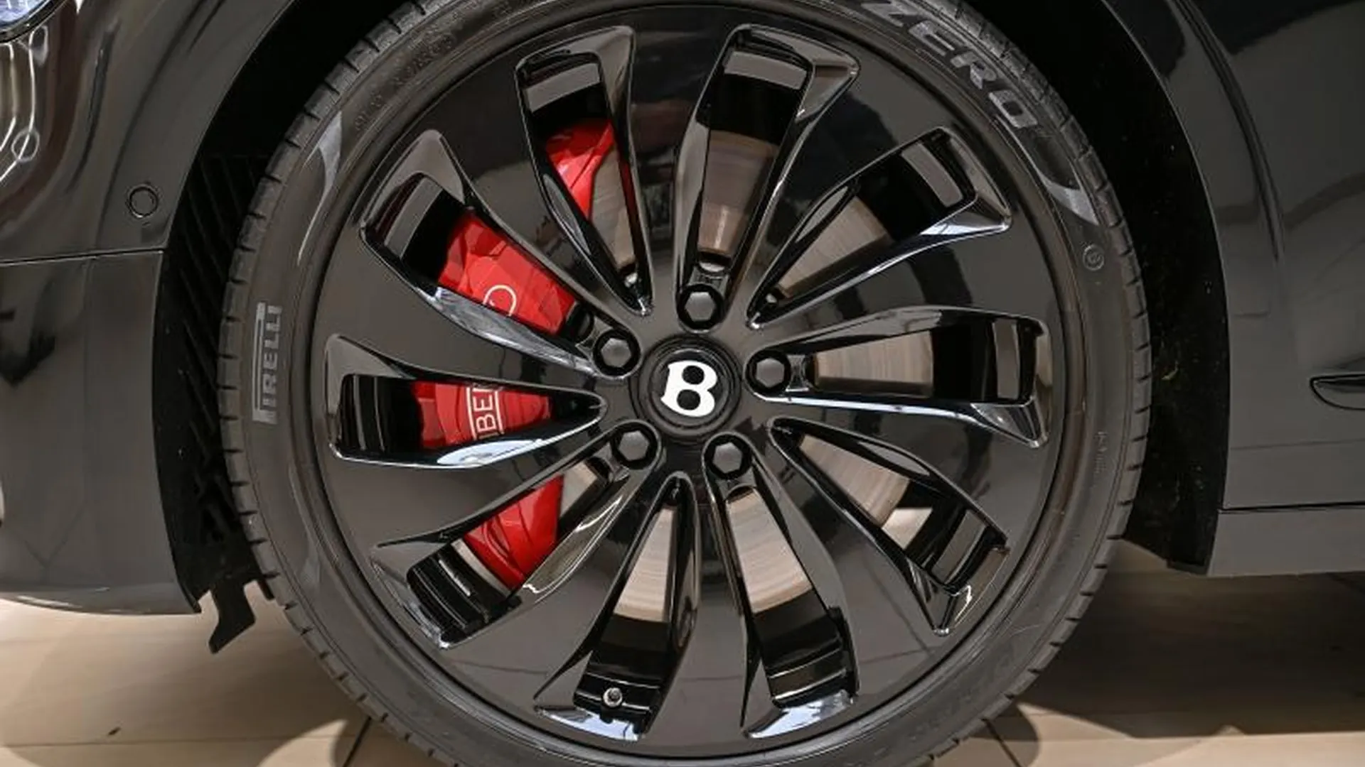 Bentley Flying Spur — photo 12